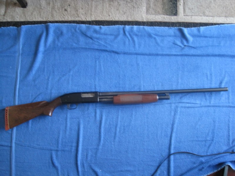Photo of Mossberg/Lakefield 400 12GA.