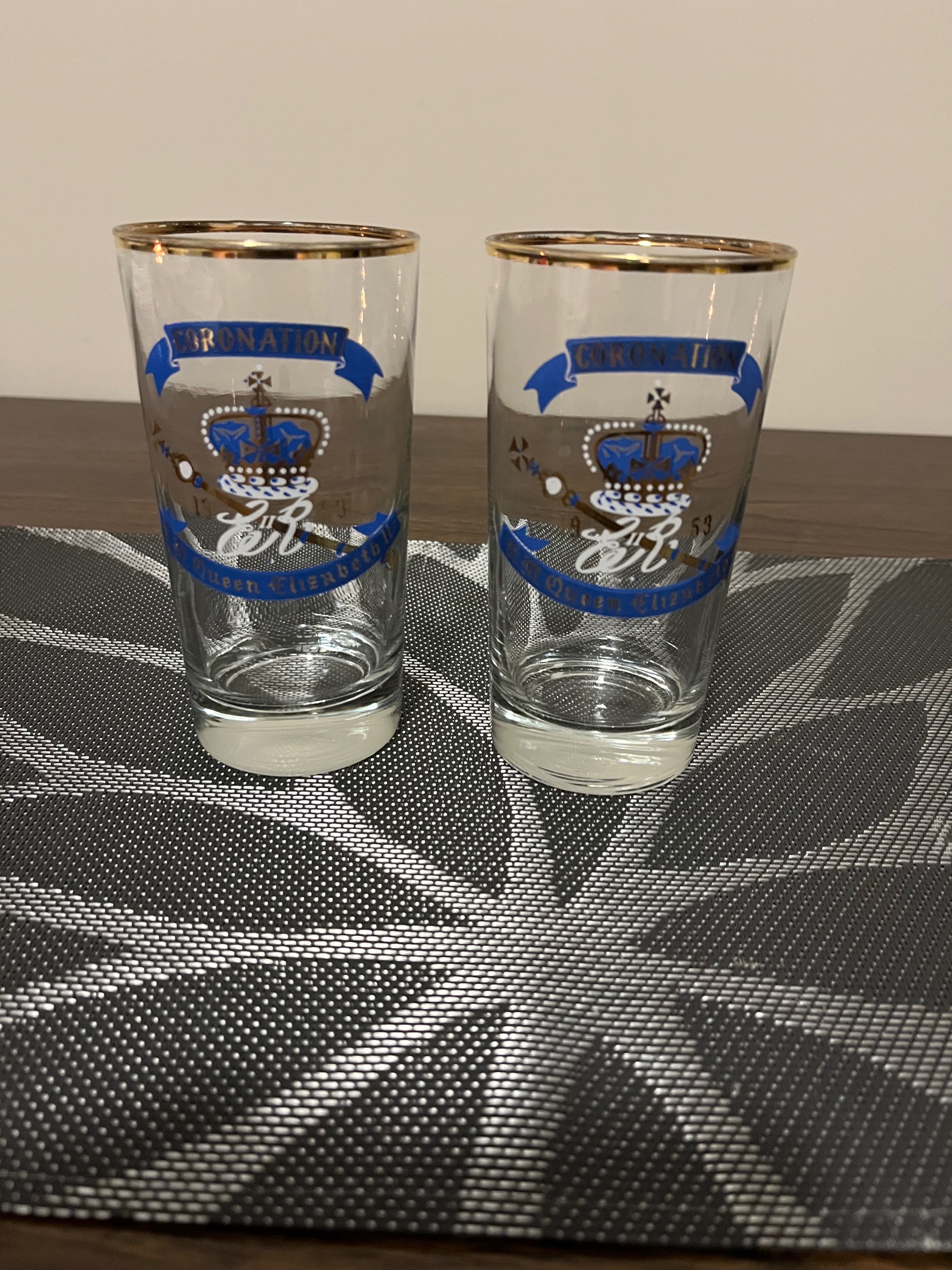 Photo of Queen Elizabeth II, 1953, Gold Rim, Coronation, glassware