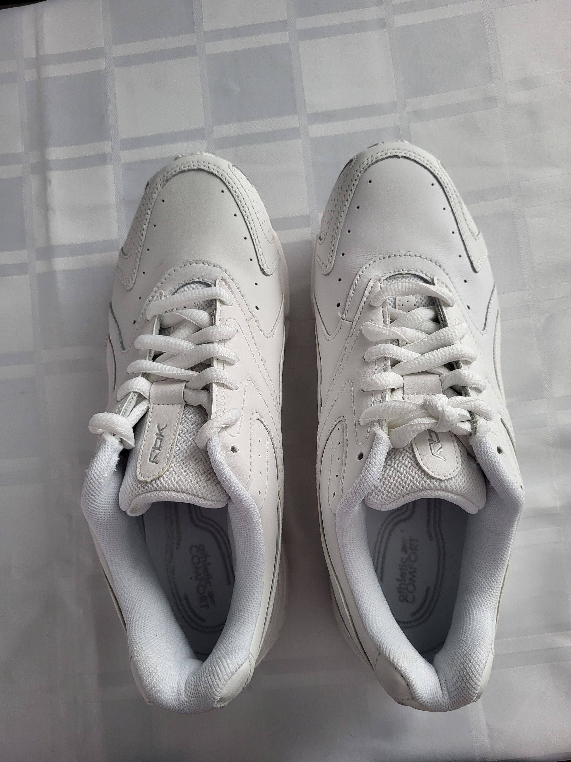 Photo of Brand New/Never Worn Ladies New Size 8 Reebok Runners