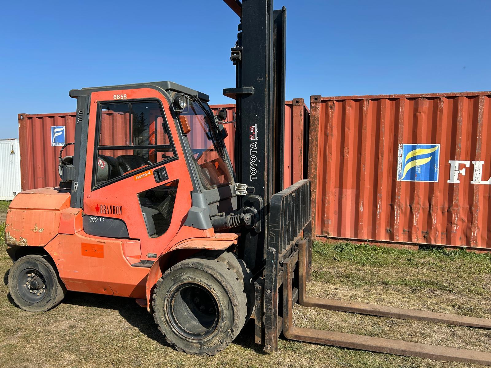 Photo of Toyota Forklift 7FGU45 (8900 LBS)