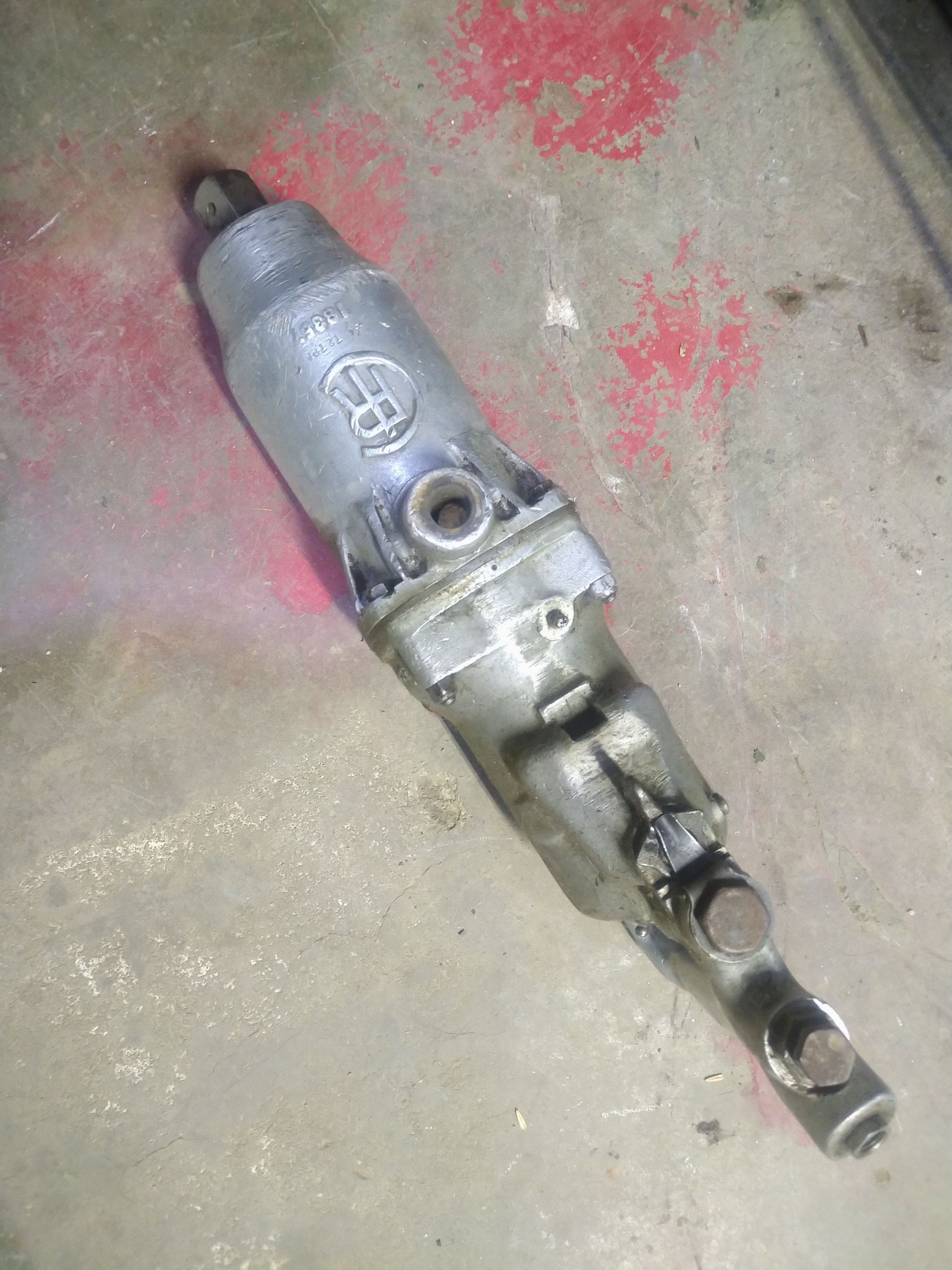 Photo of 1" drive air impact wrench 