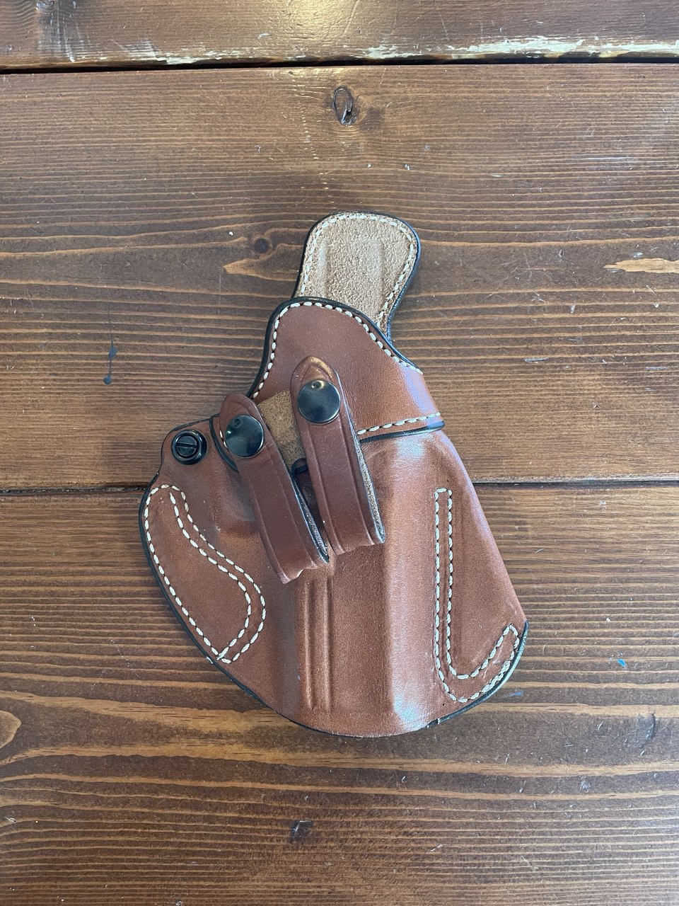 Photo of DeSantis “Cozy Partner” — IWB Leather Holster — Glock 17 / 22