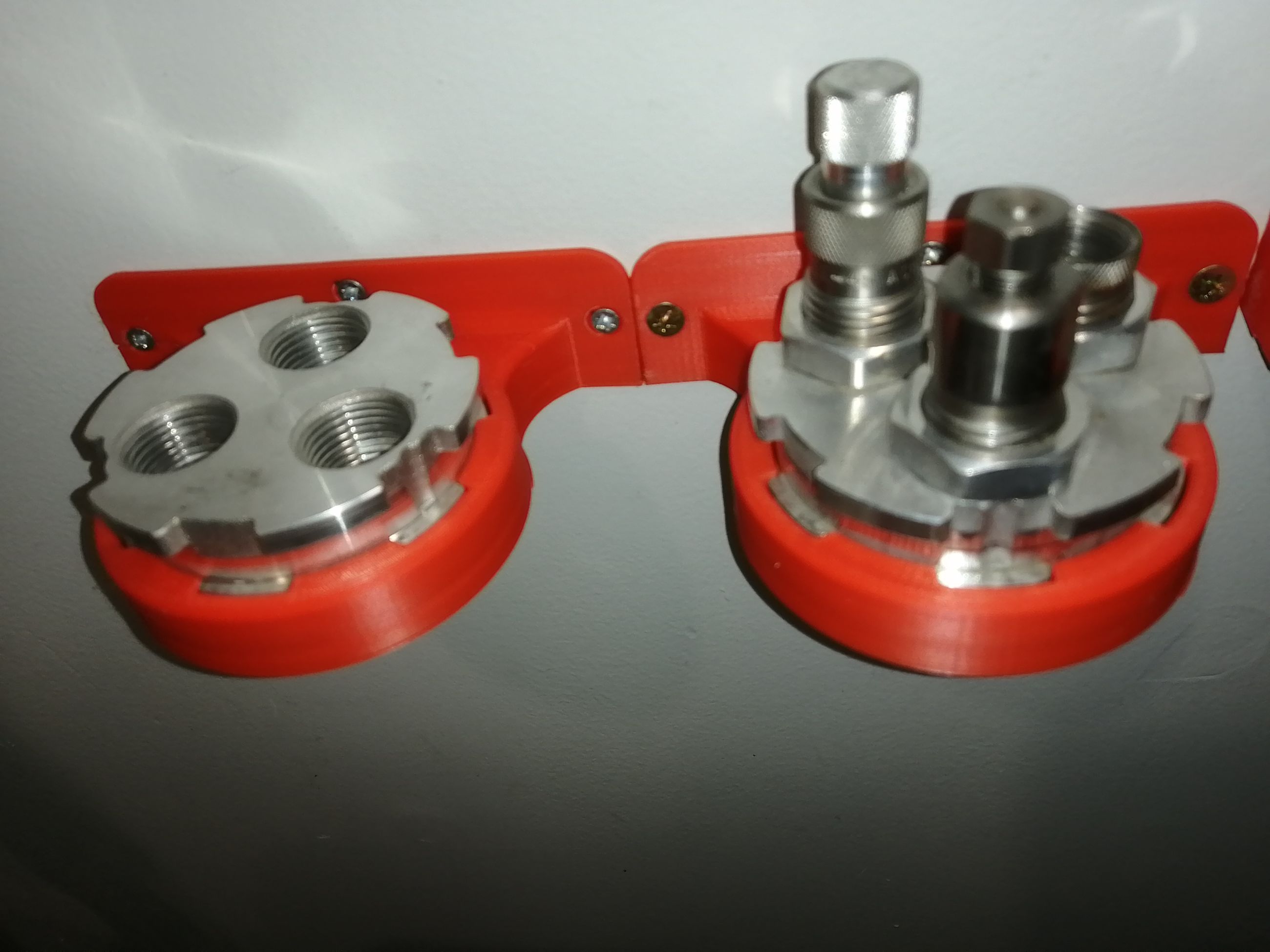 🧰 3D Printed Lee Pro 3-hole Turret Wall Mount Rack - 2 - 1759945513934_IMG_20251008_100613