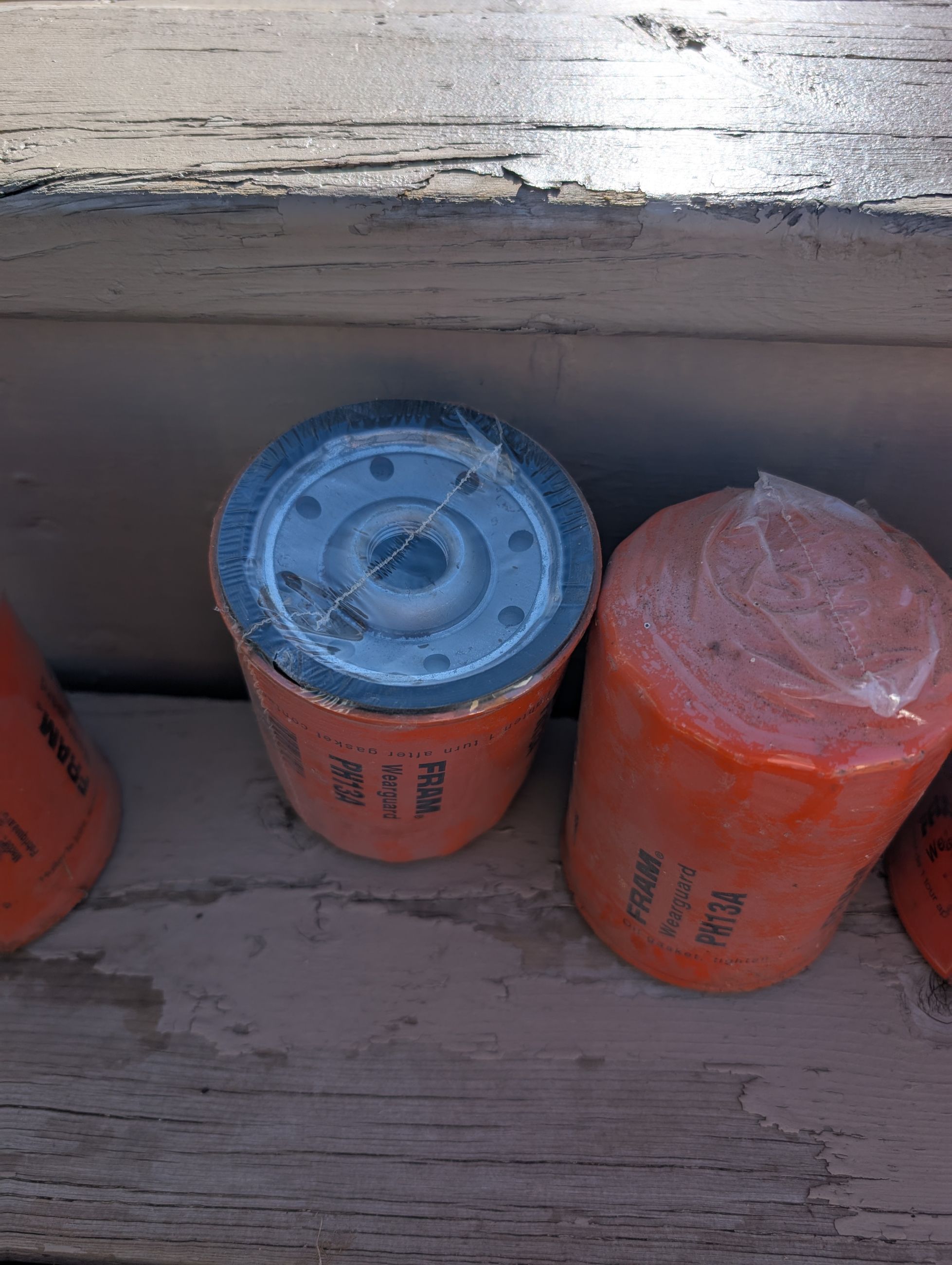 Photo of 4 New PH13A oil filters 