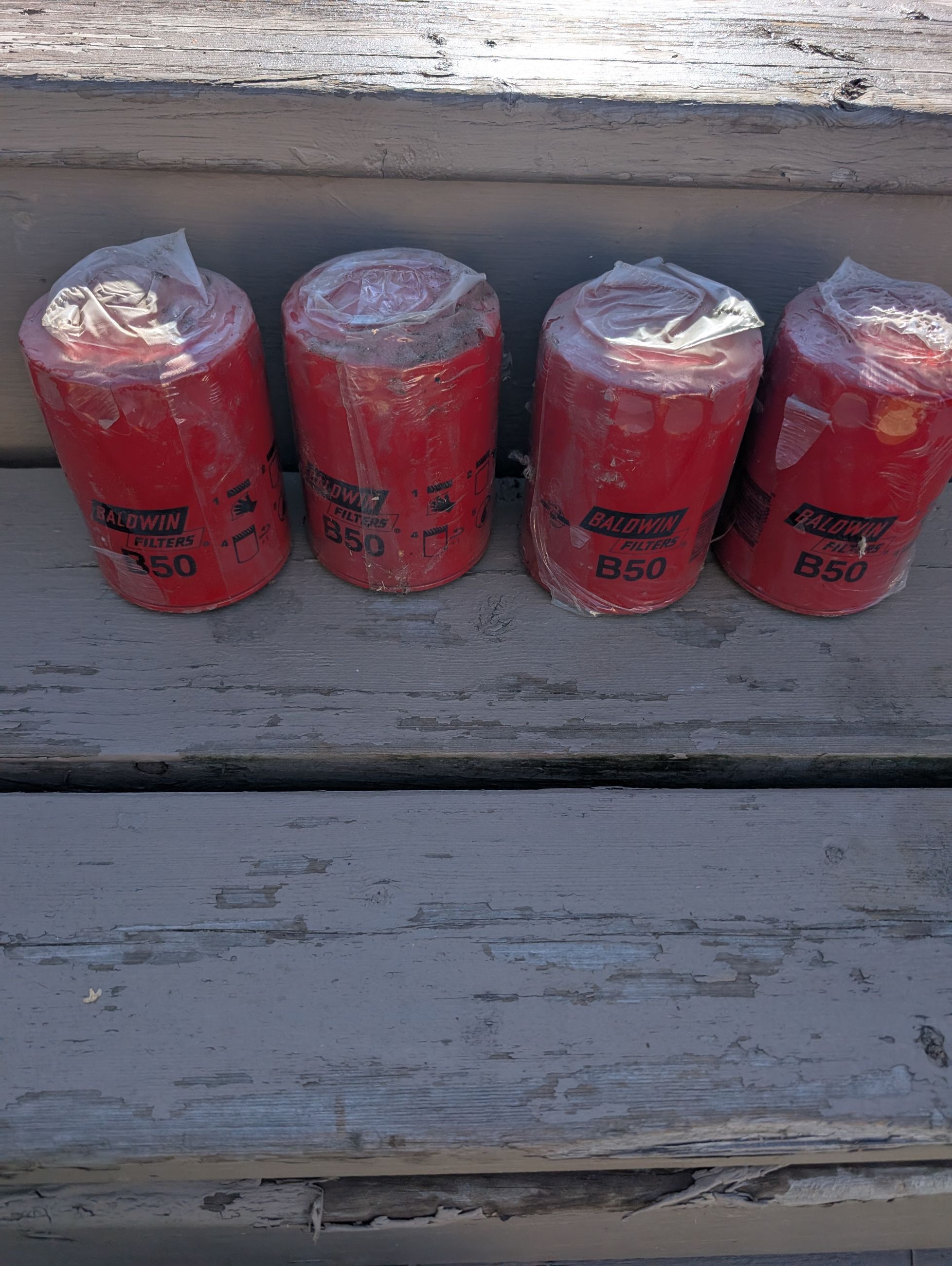 Photo of 4 New B50 Baldwin oil filters 