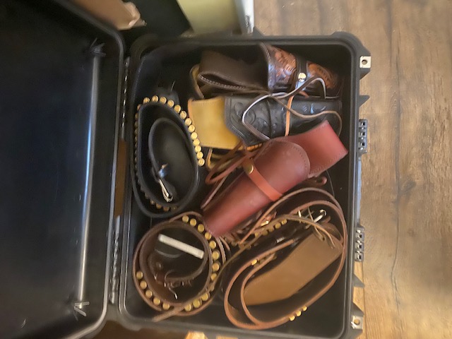 Reduced: Western blank shooting 6 shooters with 2 lever action blank rifles plus, new. - 4 - 1760482100085_IMG_3732