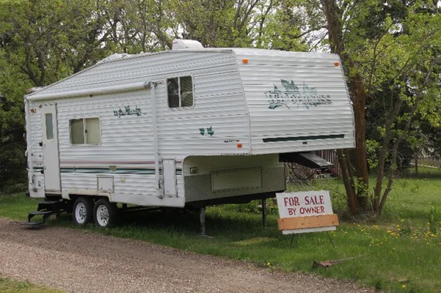 Photo of 1996 24.5 Foot Wilderness Fifth Wheel Trailer In Good Condition.
