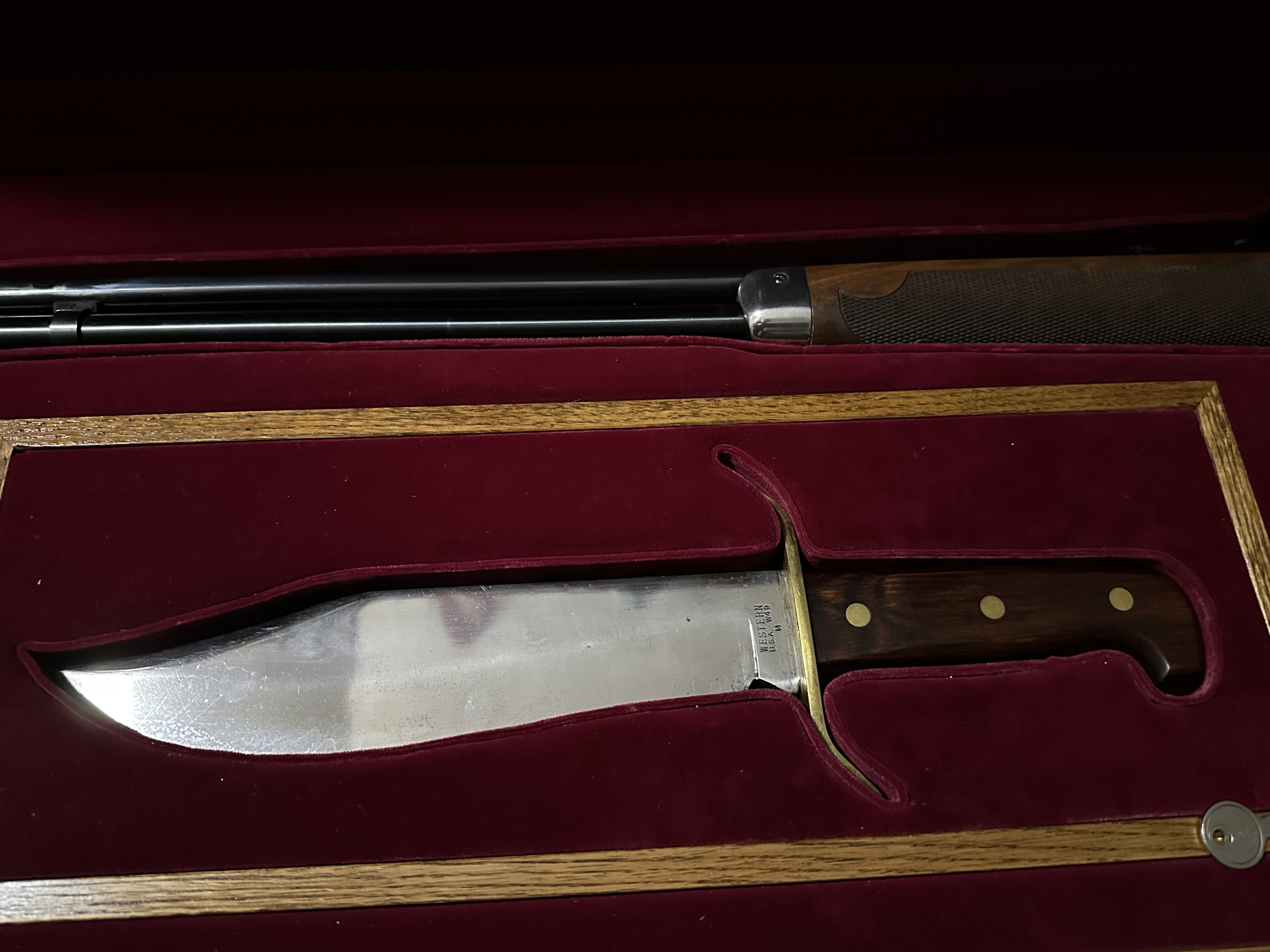 Winchester commemorative legendary frontiersmen with presentation case only with Bowie knife combo - 2 - 1761155679002_IMG_6415