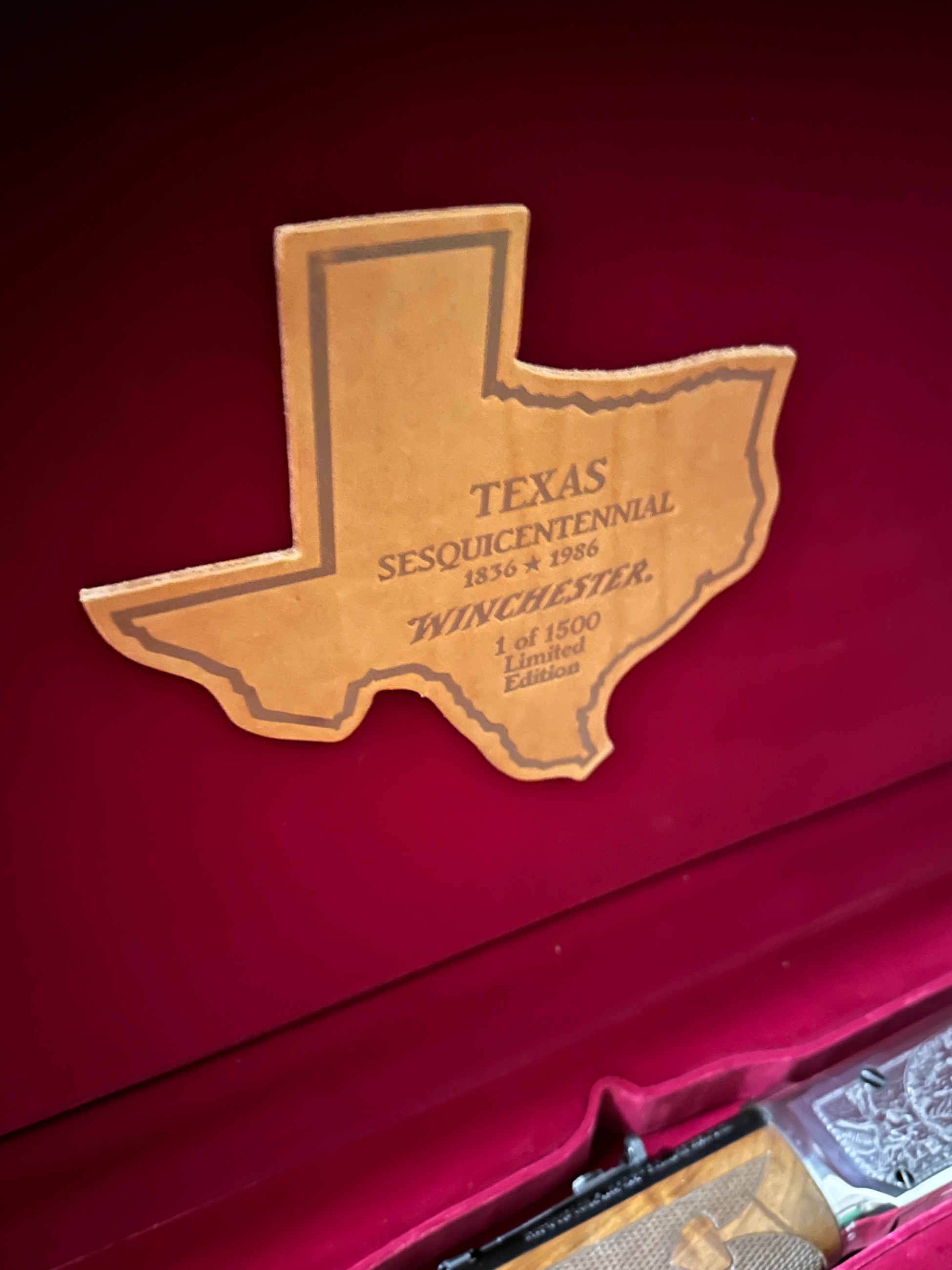 Winchester commemorative legendary frontiersmen with presentation case only with Bowie knife combo - 4 - 1761155679031_IMG_6417