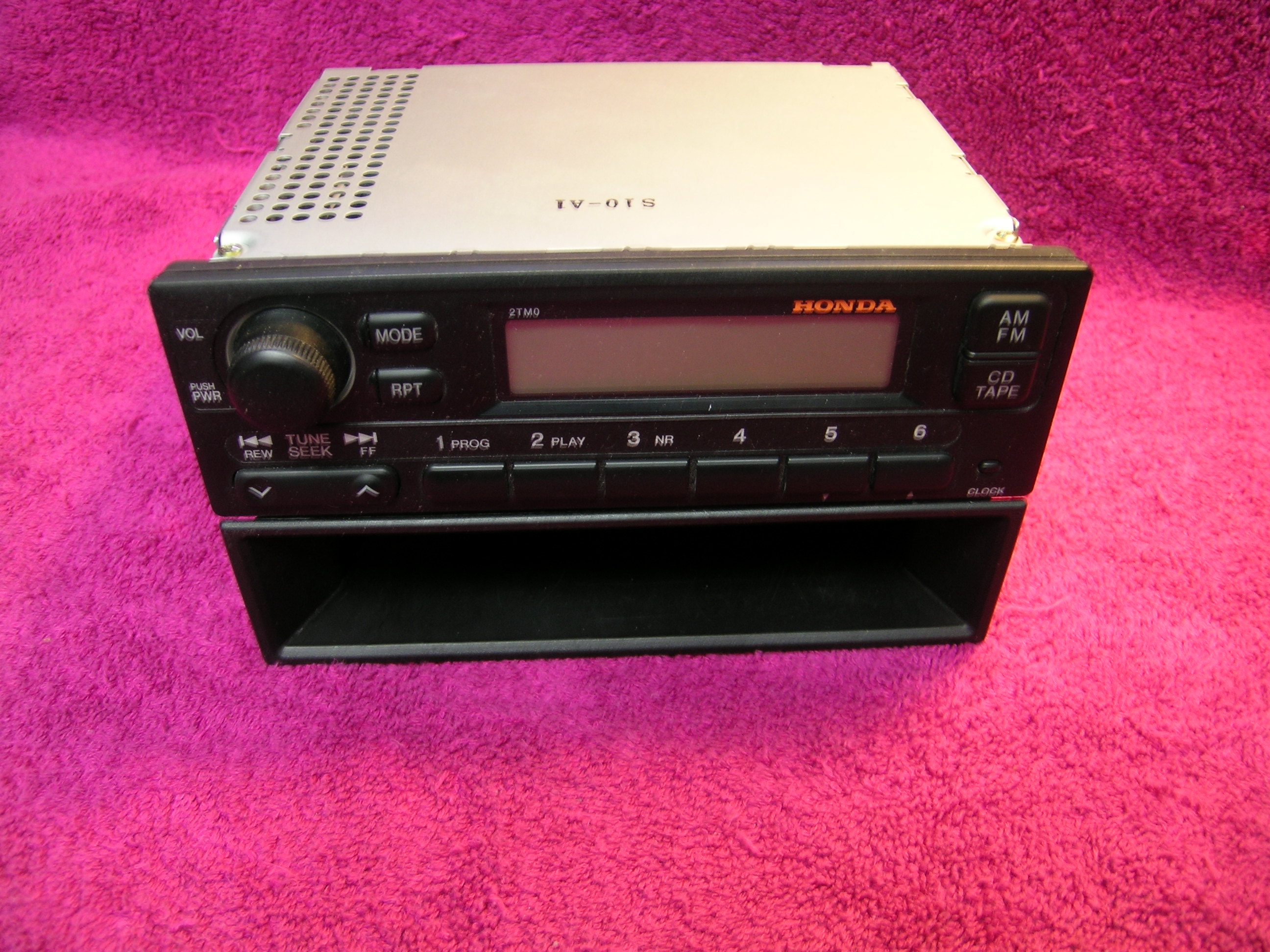 Photo of 1997-2001 Honda CRV OEM Radio
