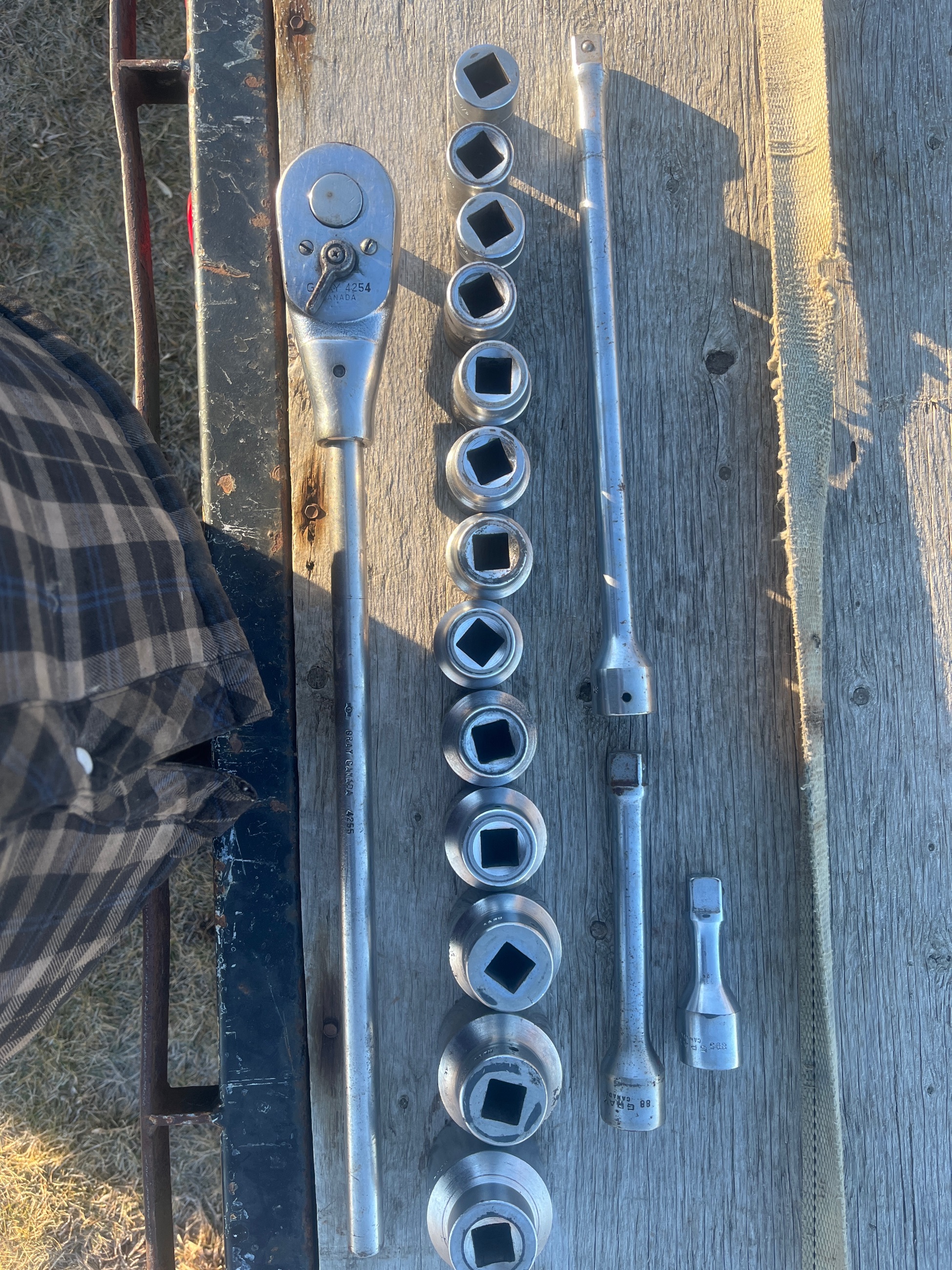 Photo of Gray 3/4 “ ratchet and socket set