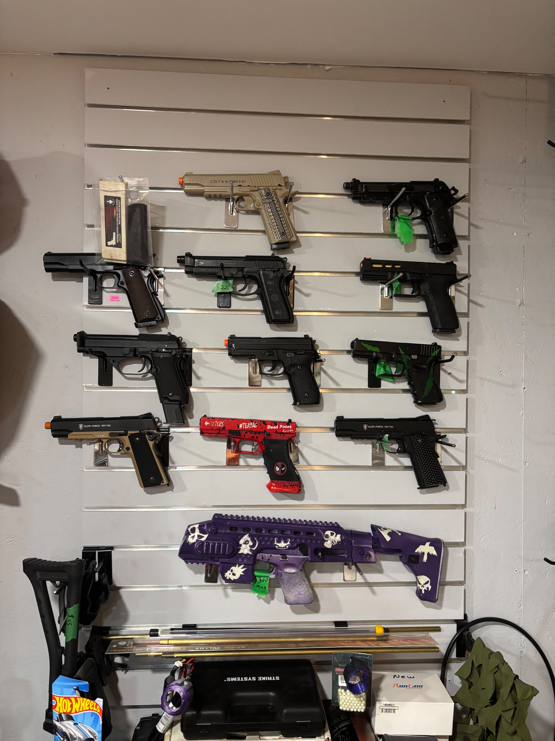 Photo of Airsoft pistols