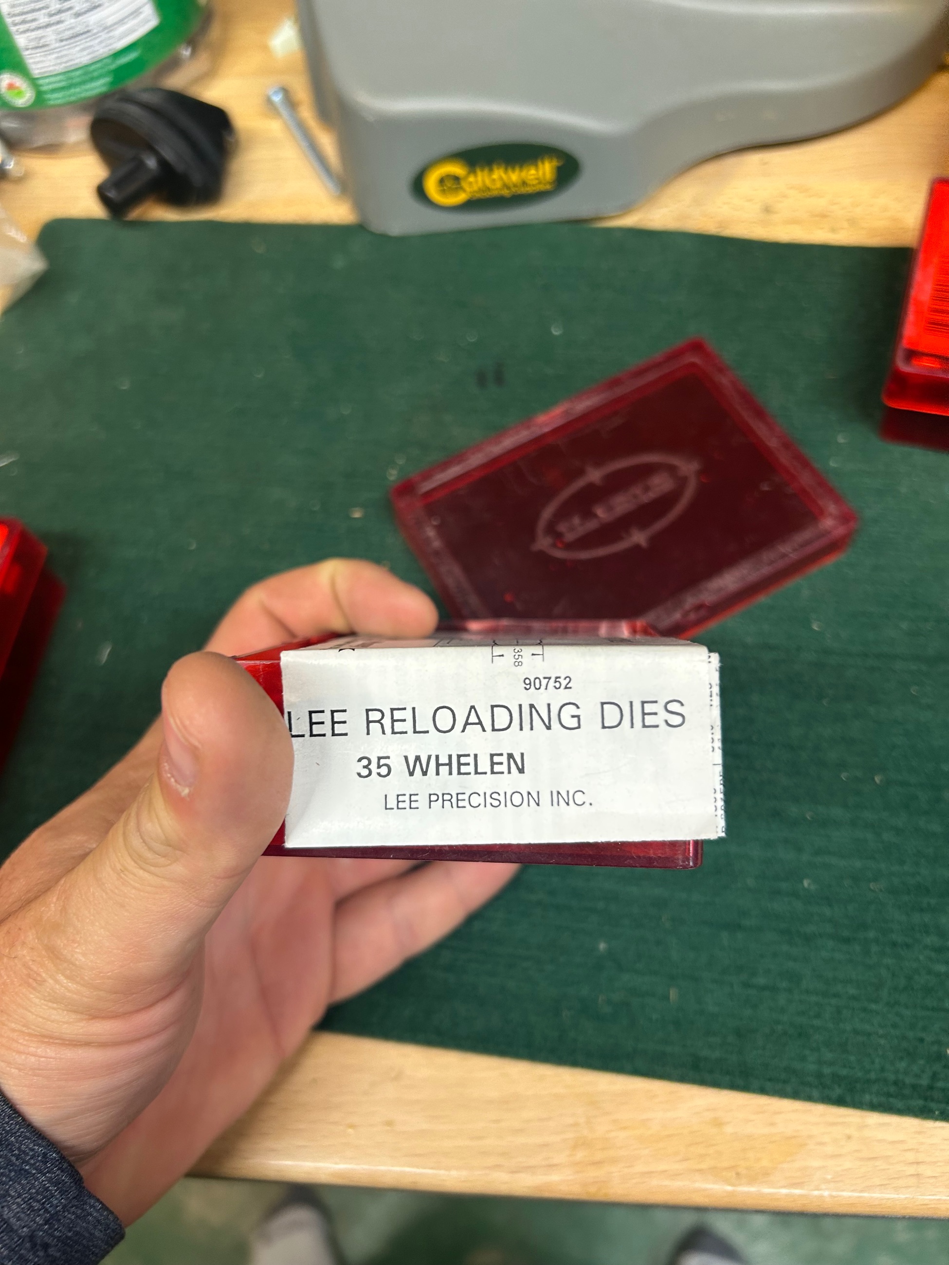 Photo of Lee dies 35 whelen