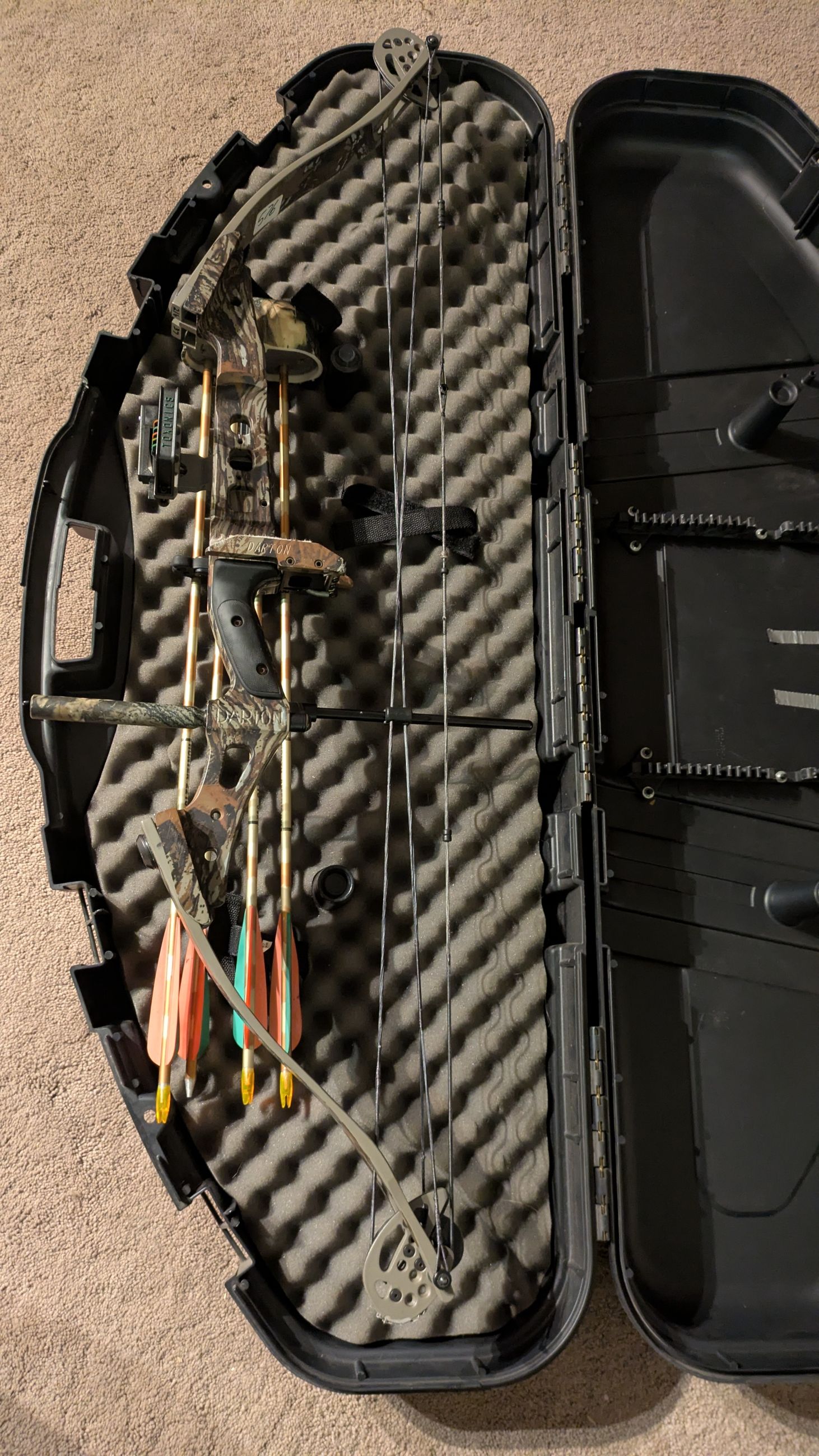 Photo of Darton Camo Hunt Compound Bow 60-70Lbs with Toxonics 5 pin Fibre Optic Sight