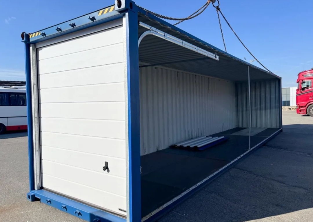 Photo of 40'HC container with cut-out side wall and sectional door.