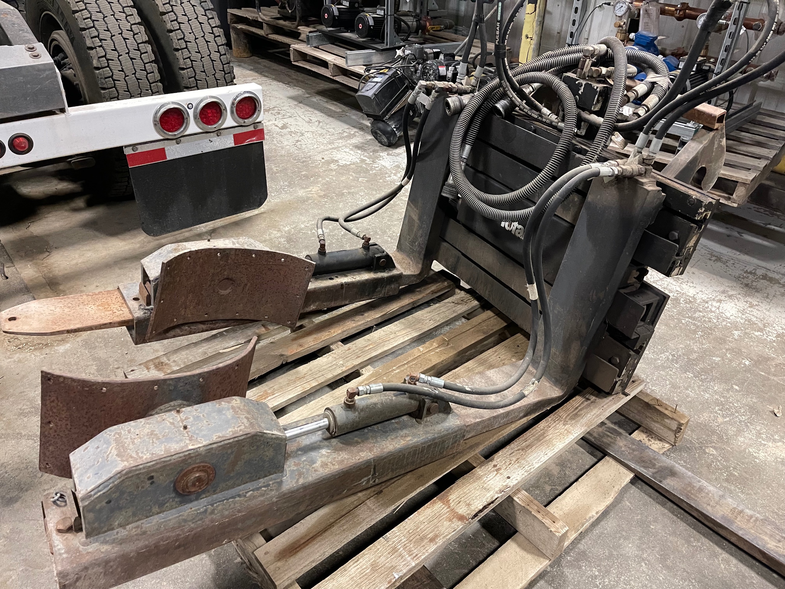 Photo of Telehandler hydraulic sliding forks with barrel tip attachment 