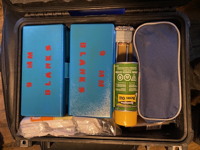 Reduced: Western blank shooting 6 shooters with 2 lever action blank rifles plus, new. - 10 - 1765248351800_IMG_3933