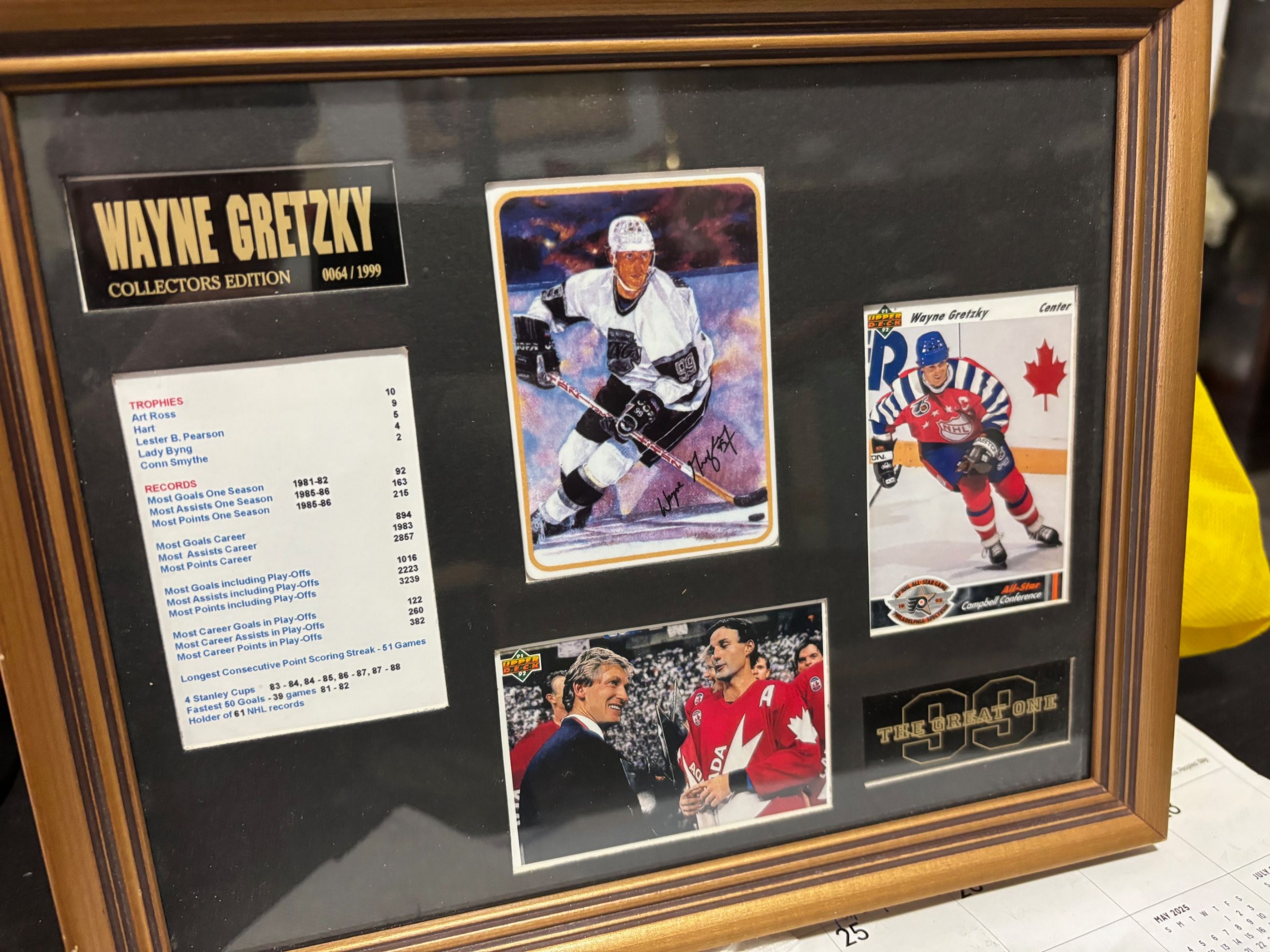 Photo of Wayne Gretzky  Collectible