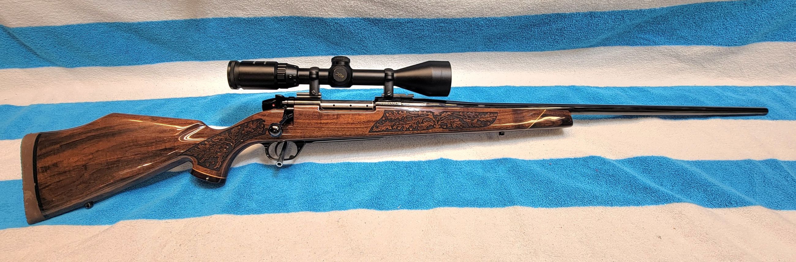 Weatherby Mark V Deluxe in 300 Wby Mag - 1 - 1765431328049_20251210_103257