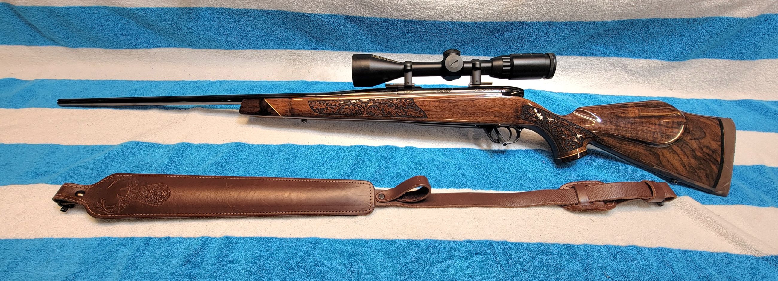 Weatherby Mark V Deluxe in 300 Wby Mag - 9 - 1765431360290_20251210_103429