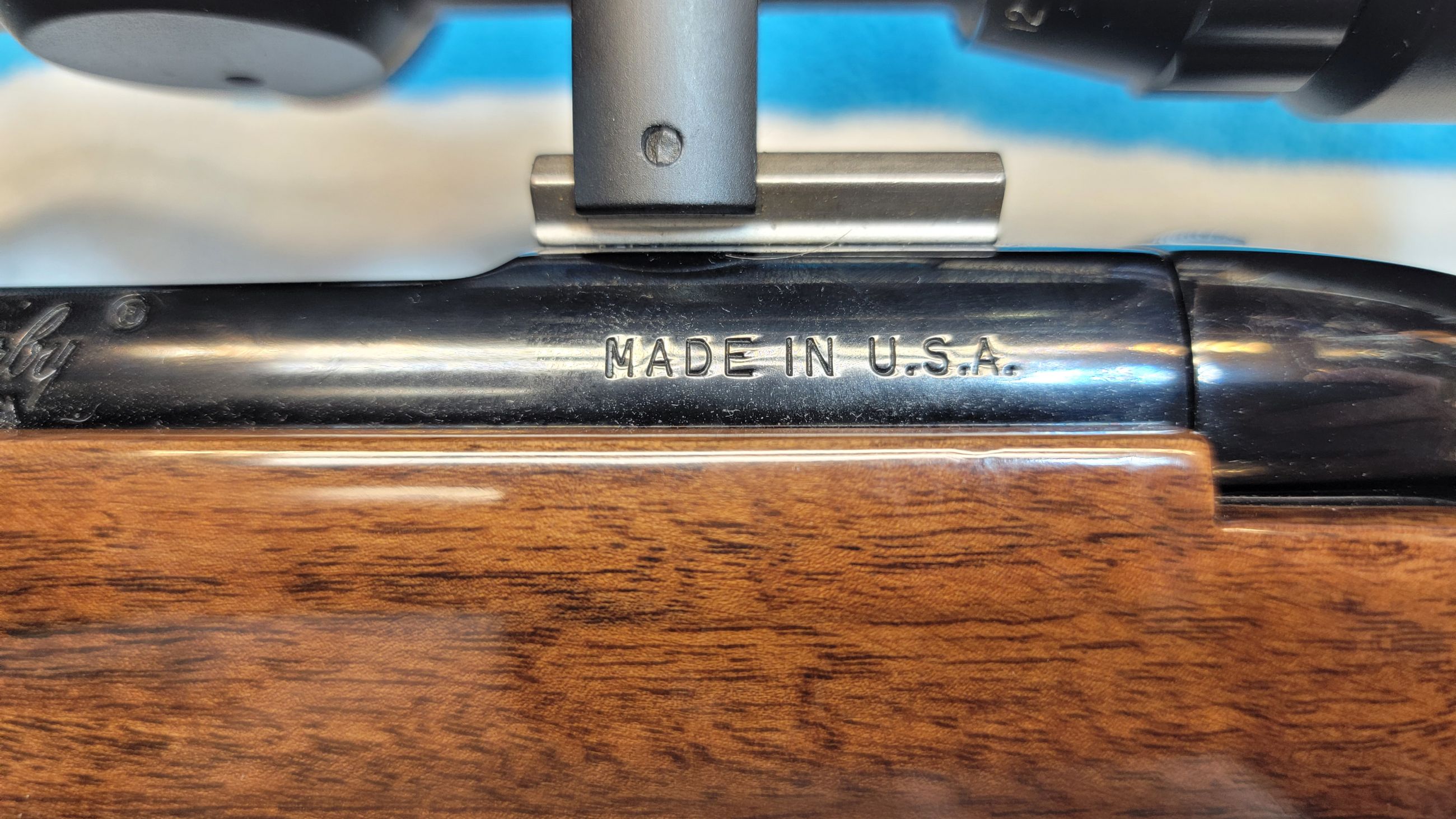 Weatherby Mark V Deluxe in 300 Wby Mag - 10 - 1765431360408_20251210_103555