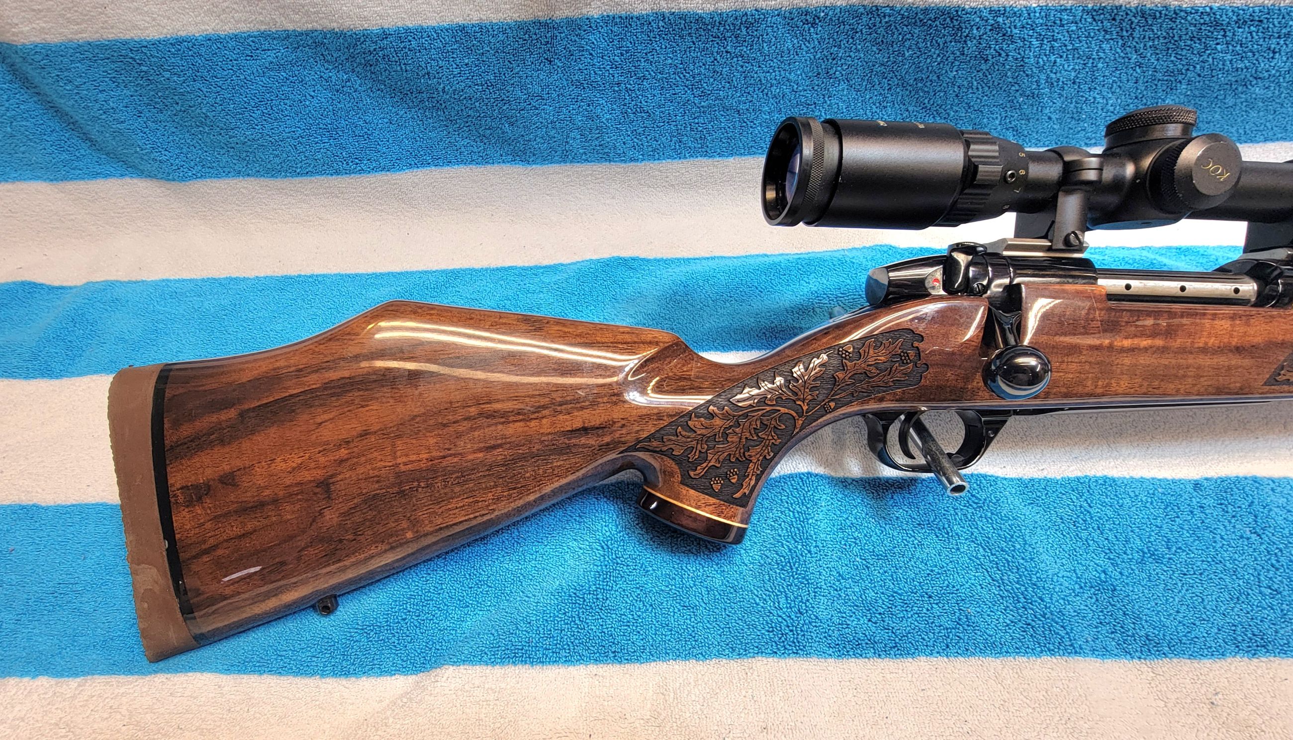 Weatherby Mark V Deluxe in 300 Wby Mag - 4 - 1765431360409_20251210_103309
