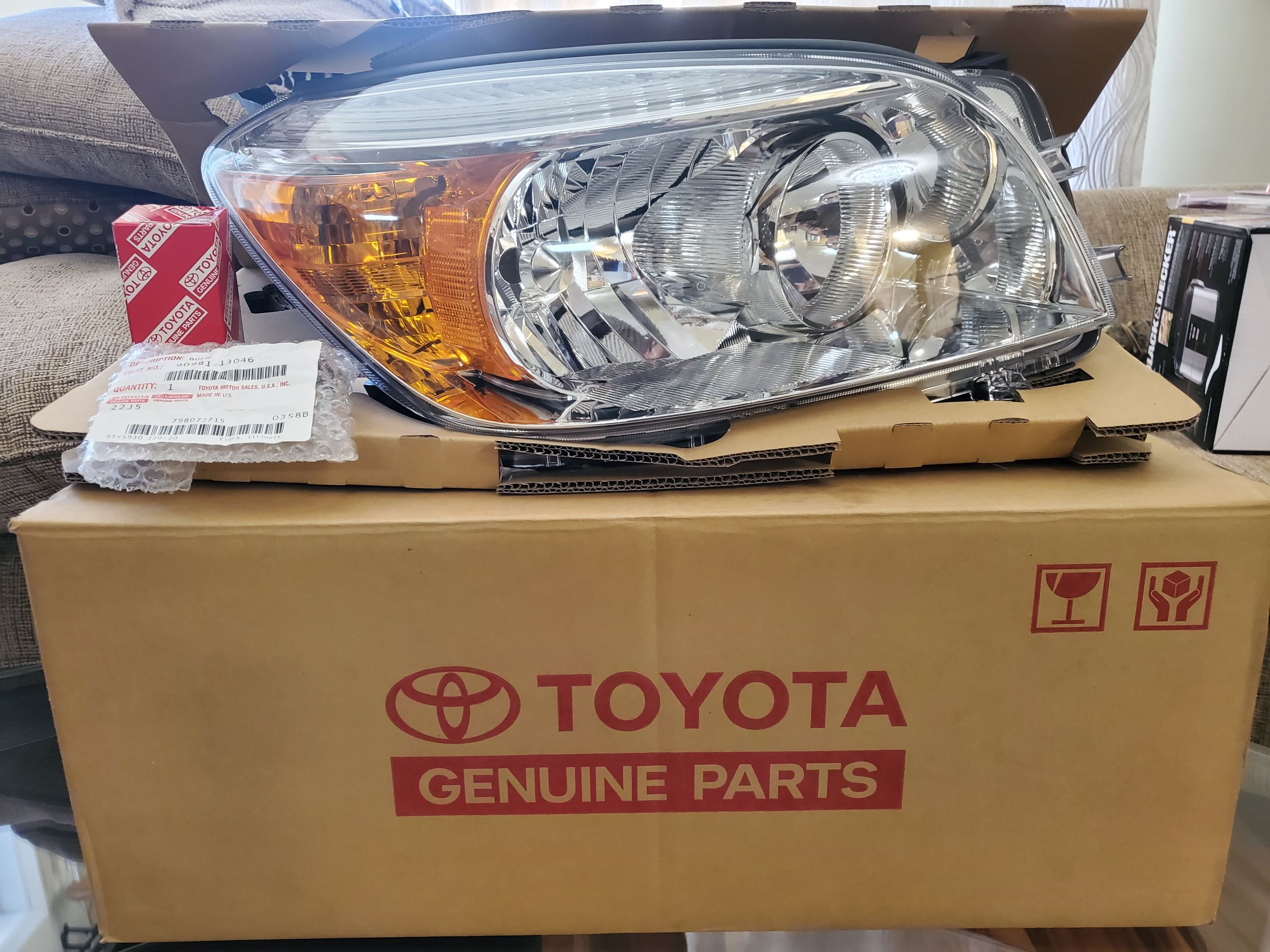 Photo of TOYOTA RAV 2006-2012 HEADLAMP-RS