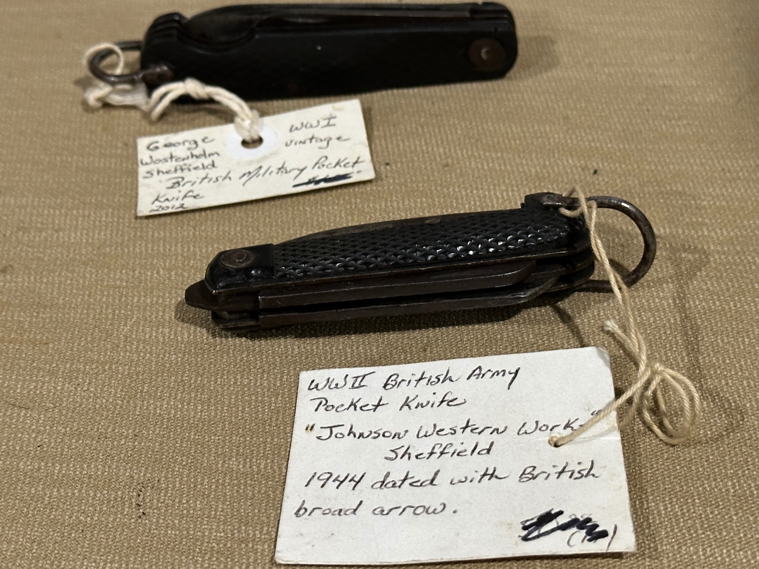 Photo of WW2 & WW1 Army pocket knives 