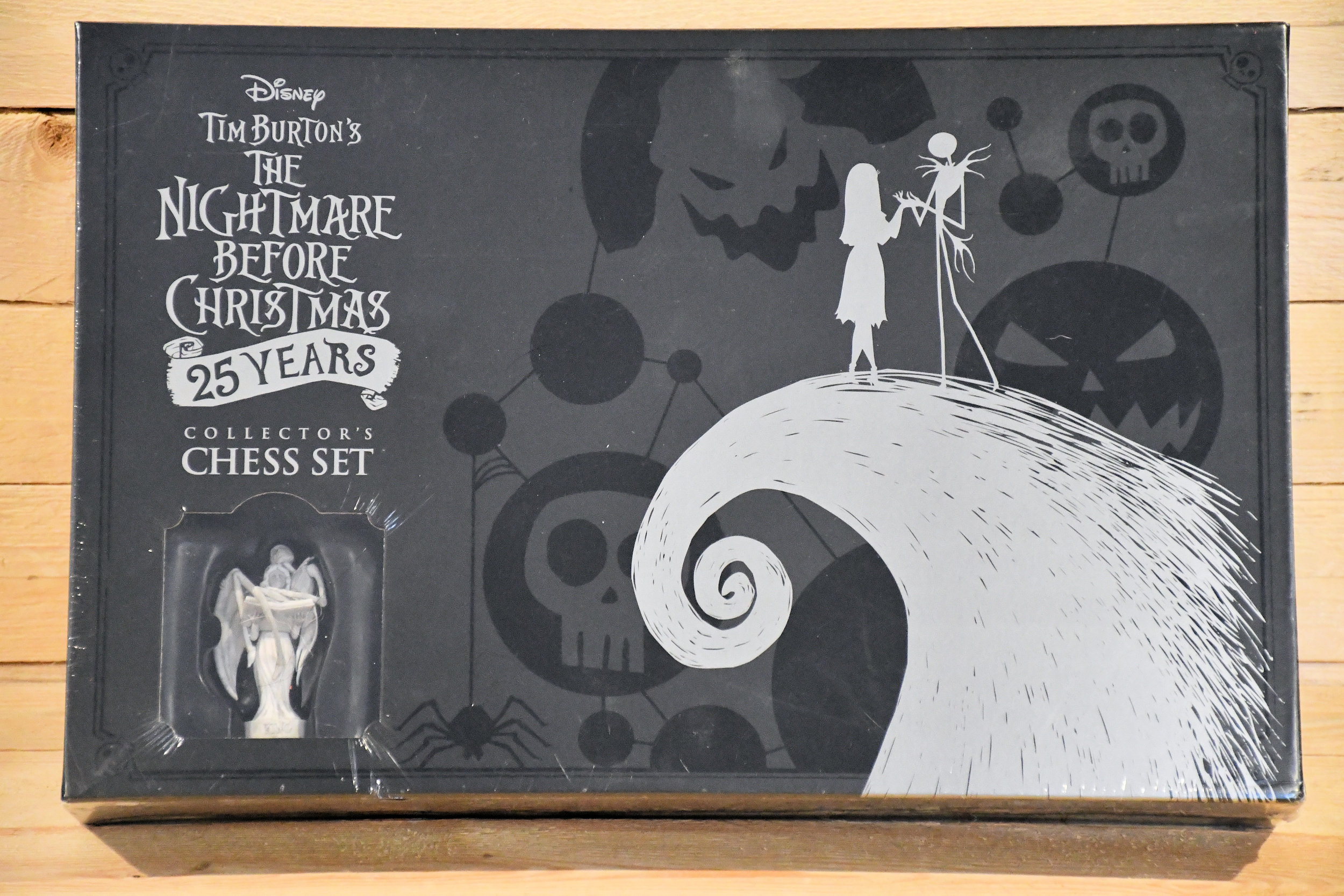 Photo of Nightmare Before Christmas 25 Years Collector's Chess Set - BRAND NEW