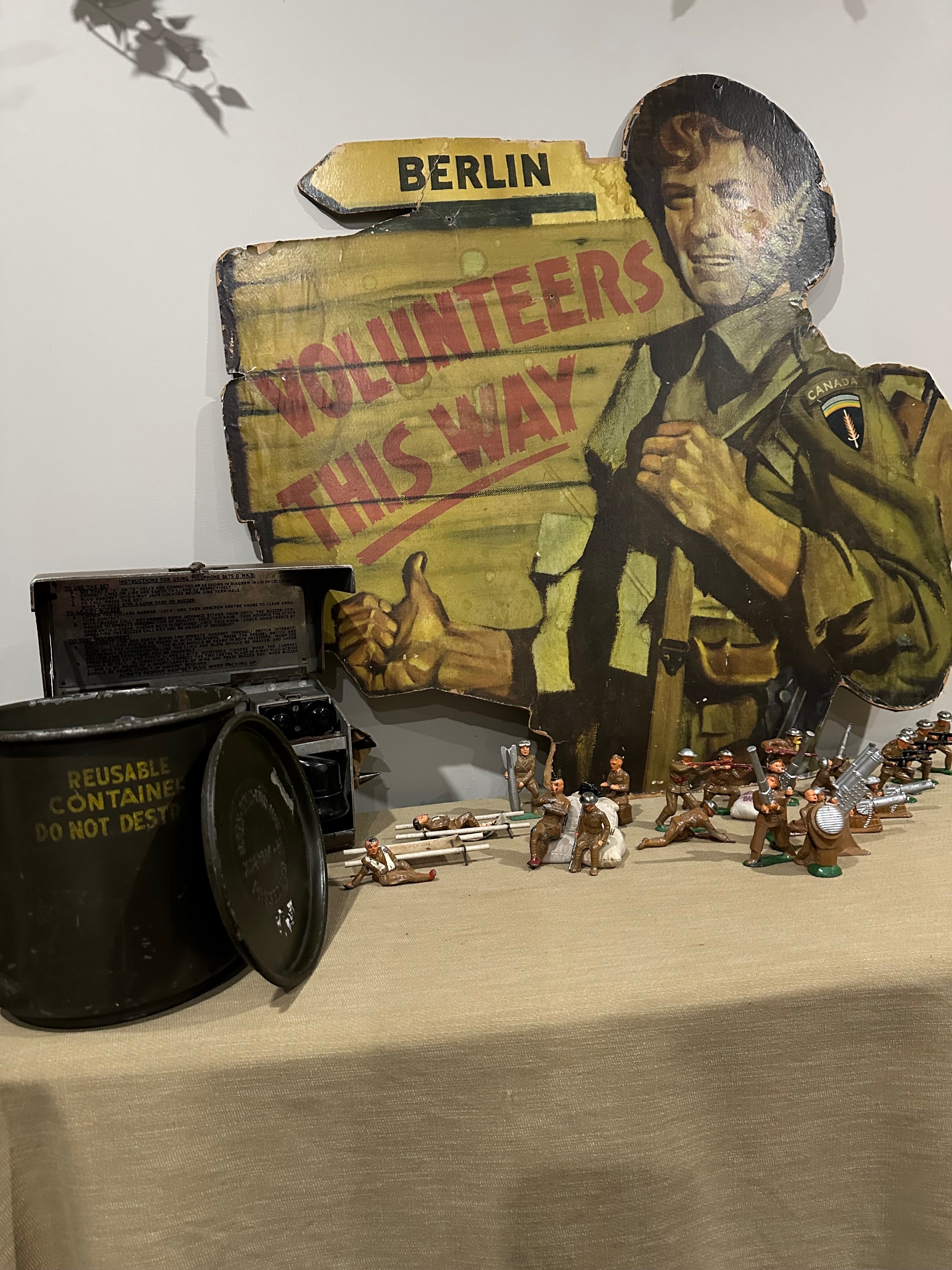 Photo of WW2 Barclay manoil lead toy plus in 1942 cannister