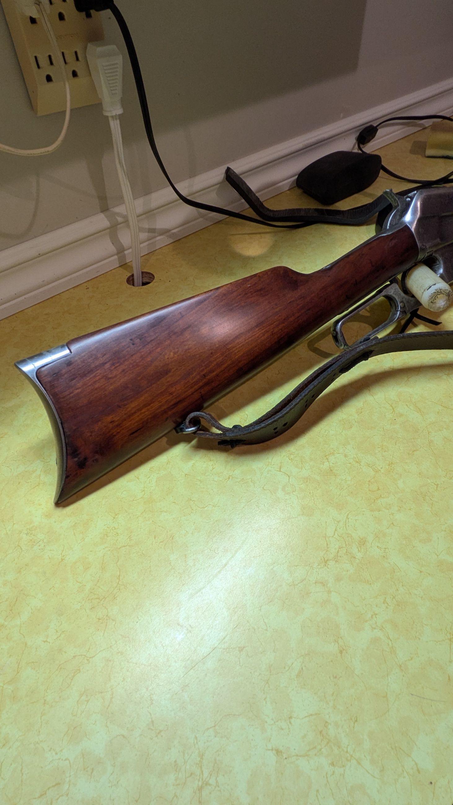 Vintage Collector Winchesters - 6 - 1767054250337_30-40 wood RS