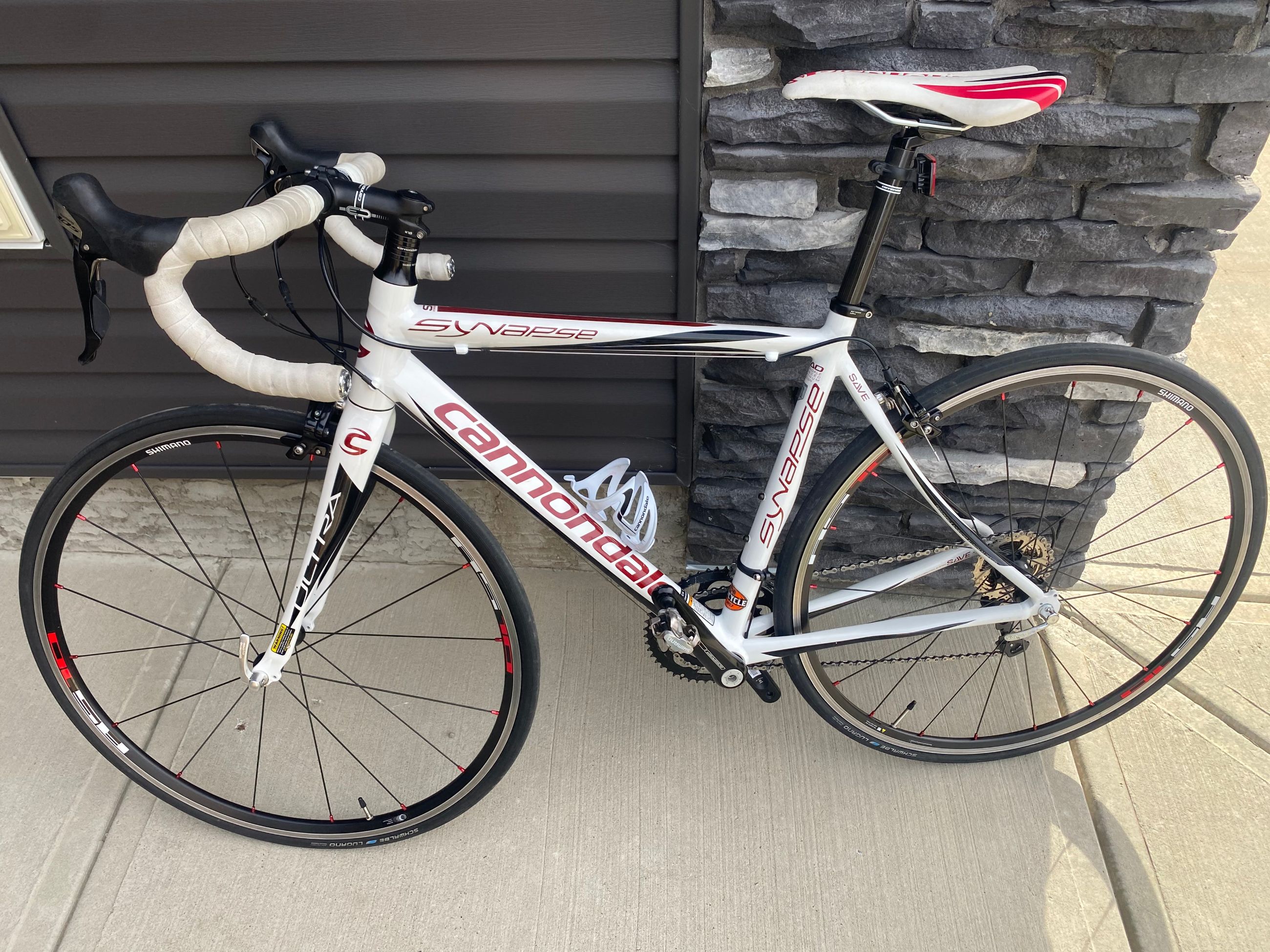 Photo of Cannondale Synapse Road Bike – Size 51 cm – Like New