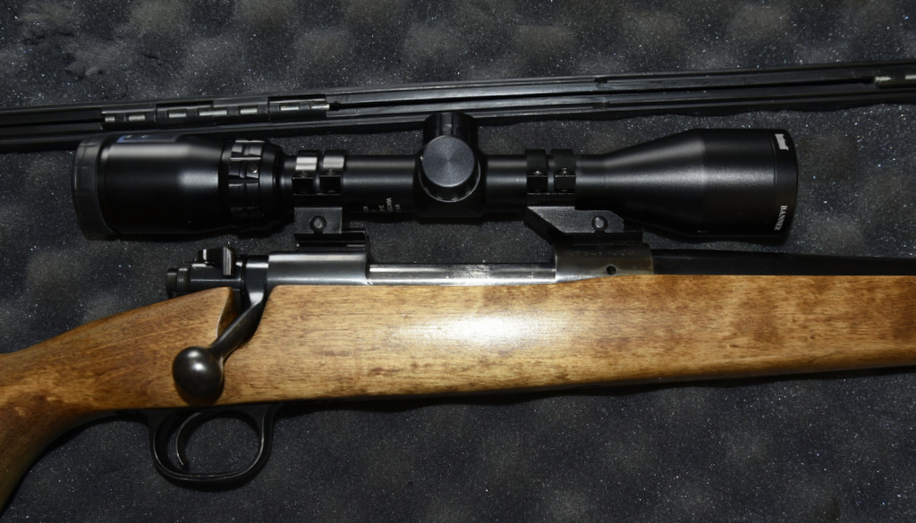 Photo of Winchester Ranger 30-06 SPRG, Bushnell Banner 3-9X40 avec étui rigide!