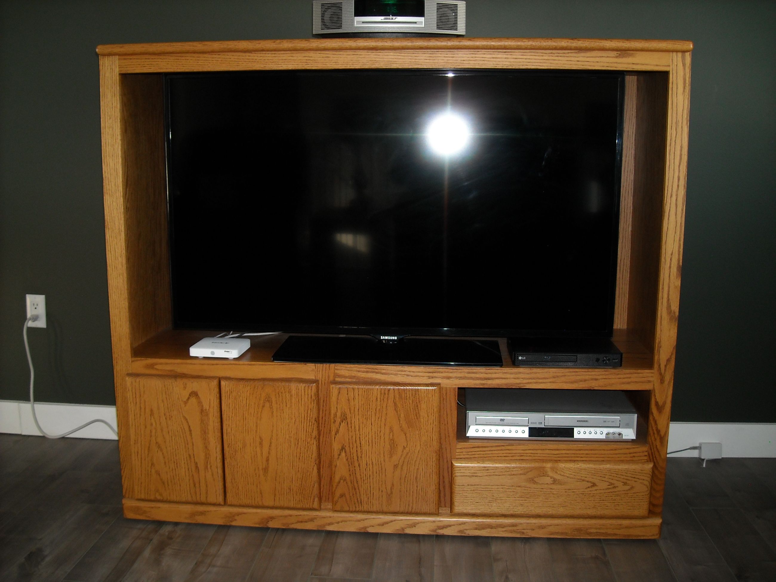 Photo of SOLID OAK ENTERTAINMENT UNIT