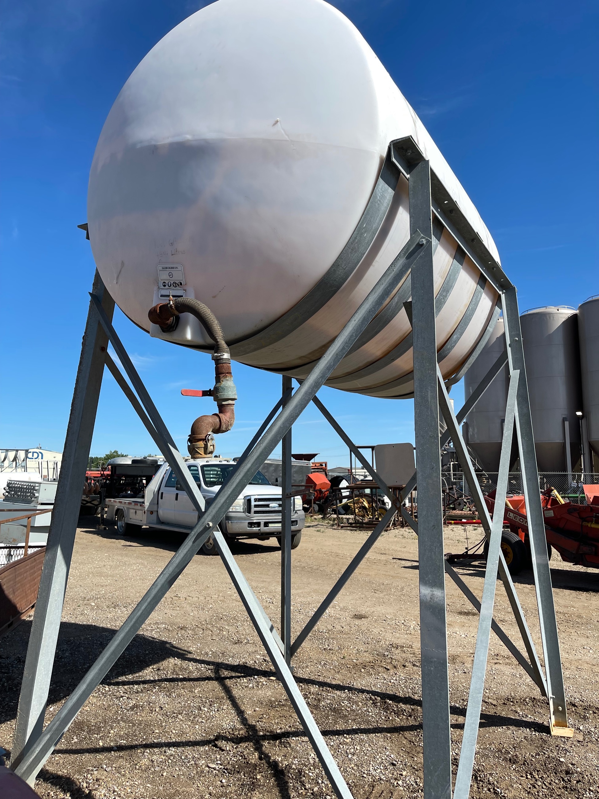 Photo of 1000 gallons poly tank on steel stand