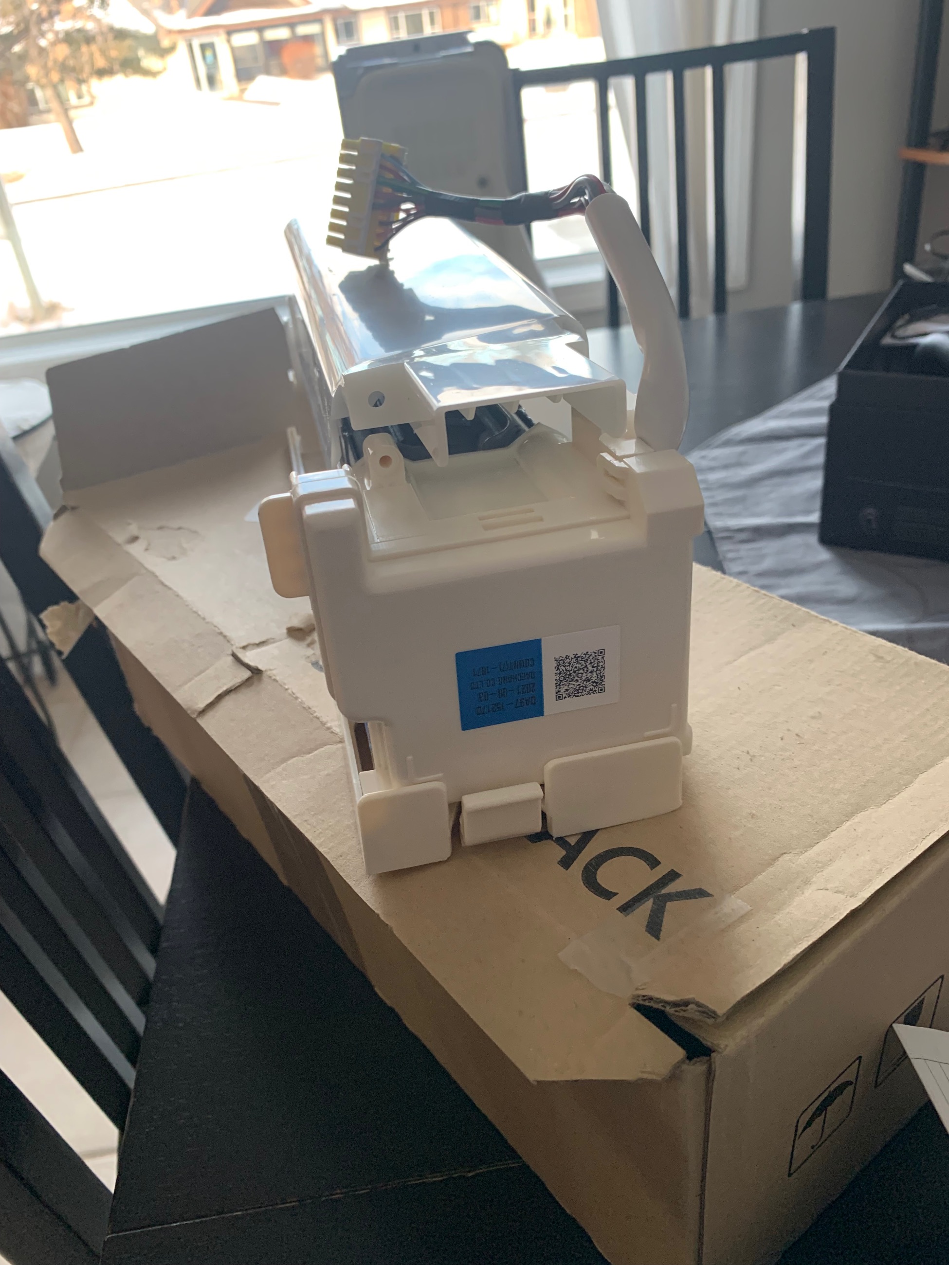 Photo of samsung model RF263BEAESG/AA complete ice maker asenbly