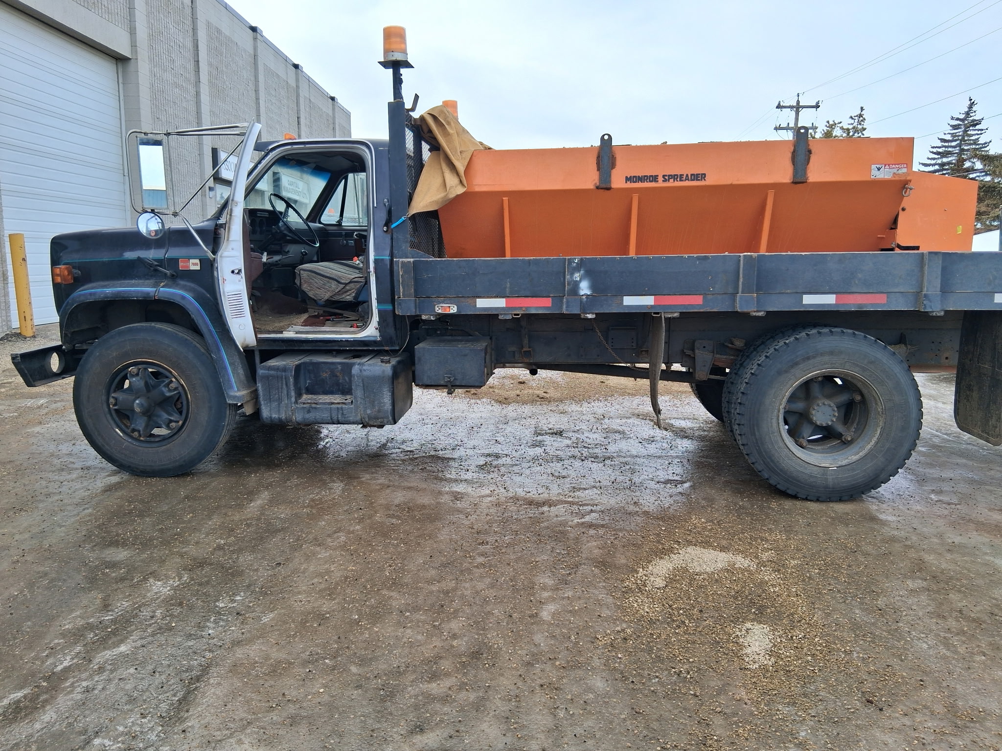 Photo of 1988 gmc sanding / water / deck truck