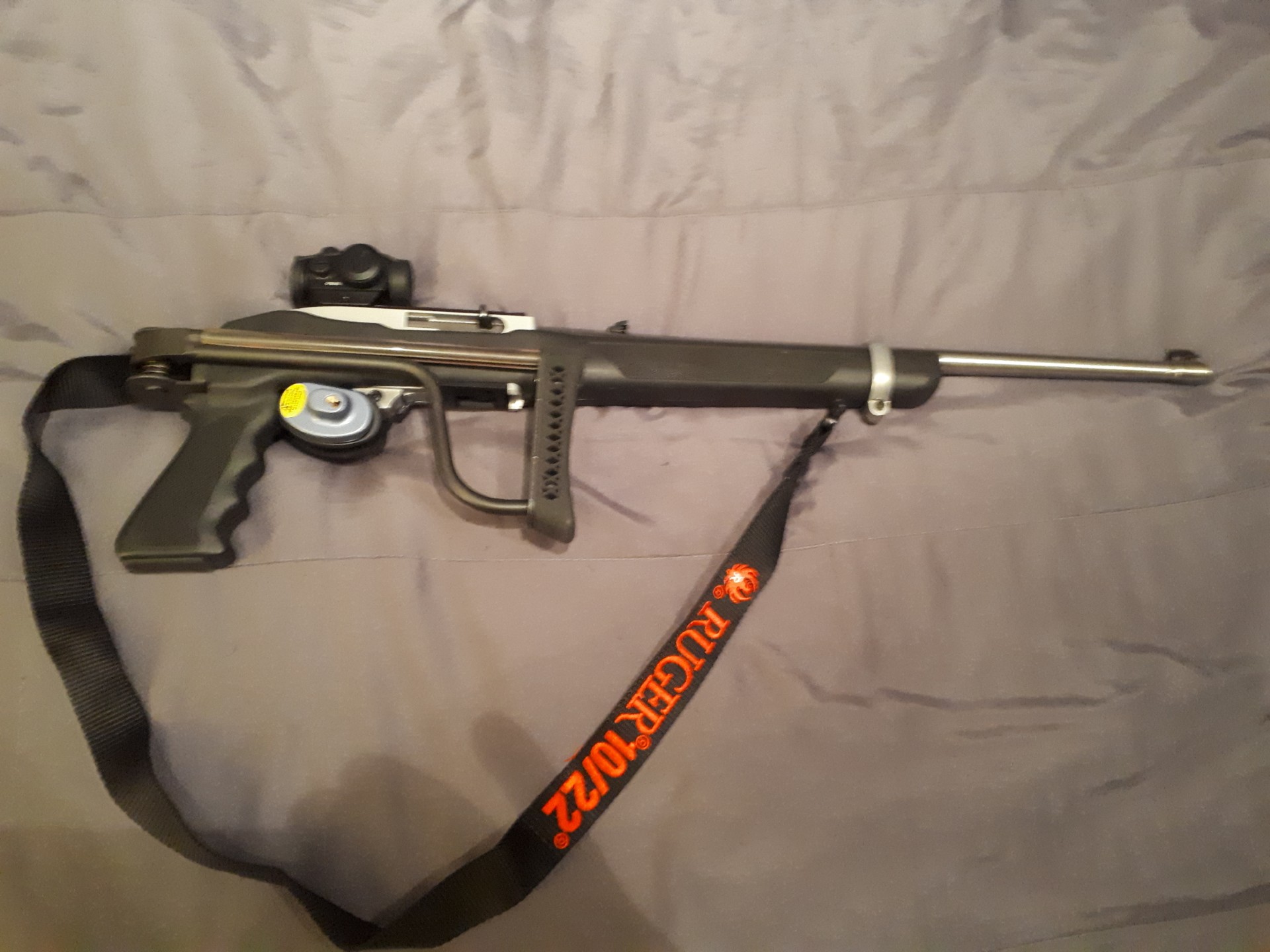 Photo of Like new ruger 10/22 folder with red dot