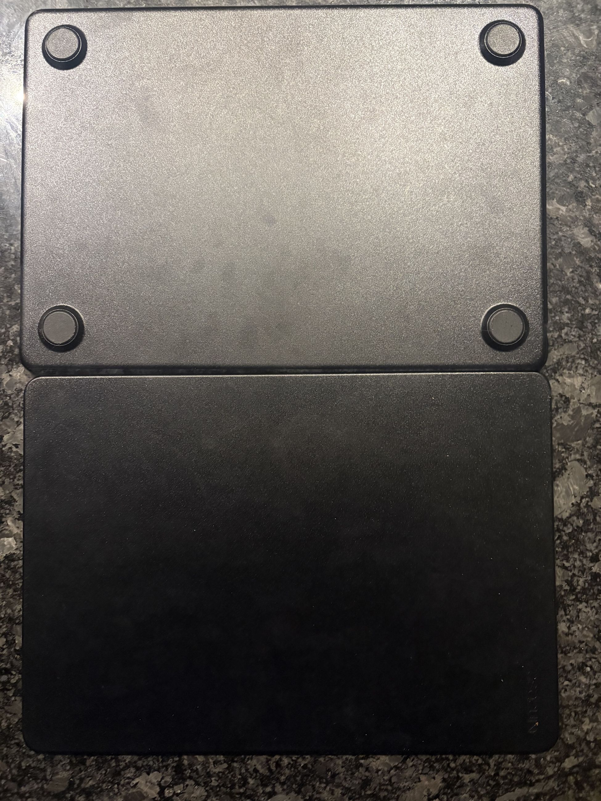 Photo of Incase Hard Shell Macbook case 14"