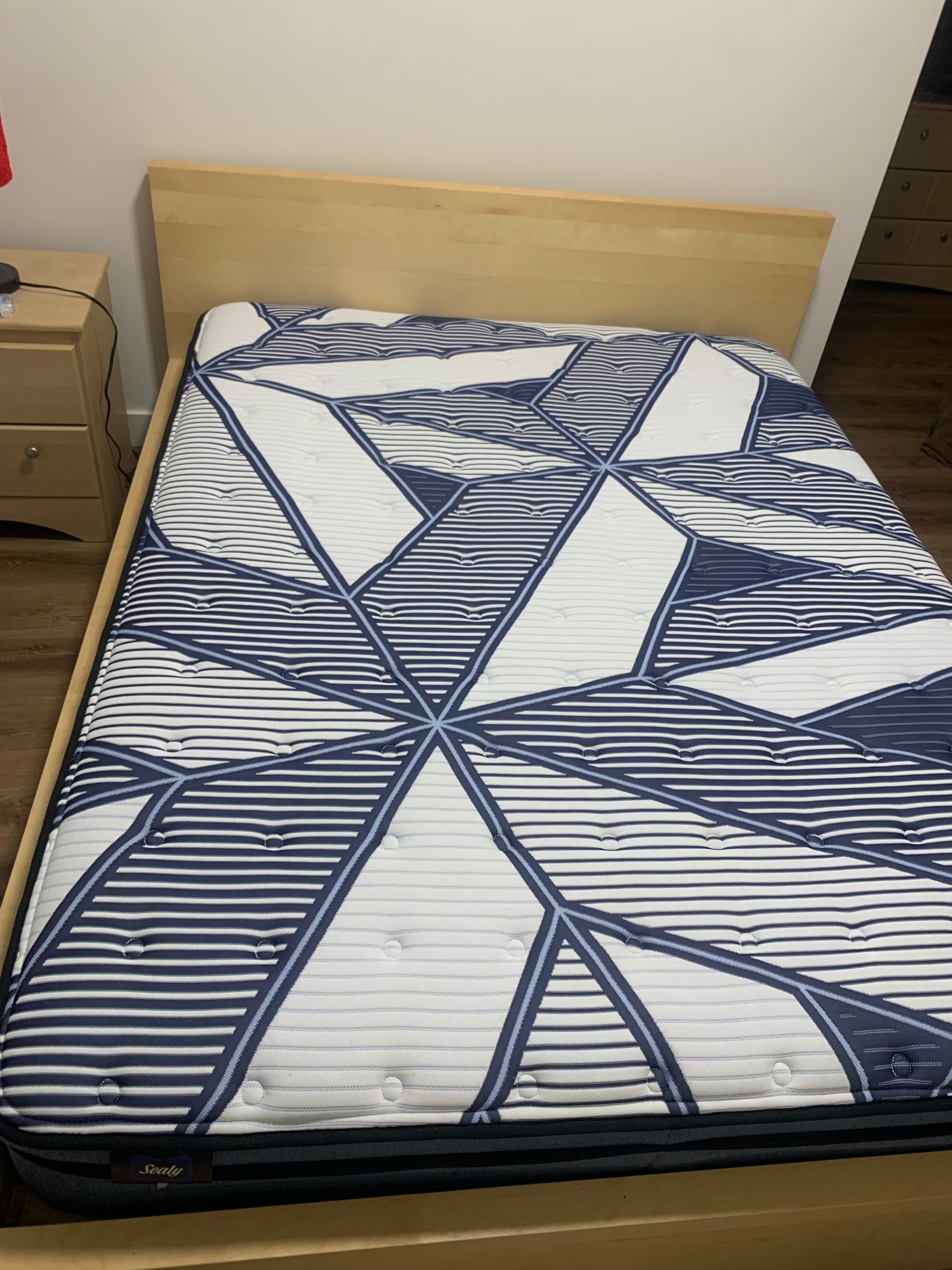 Photo of Queen bed + mattress