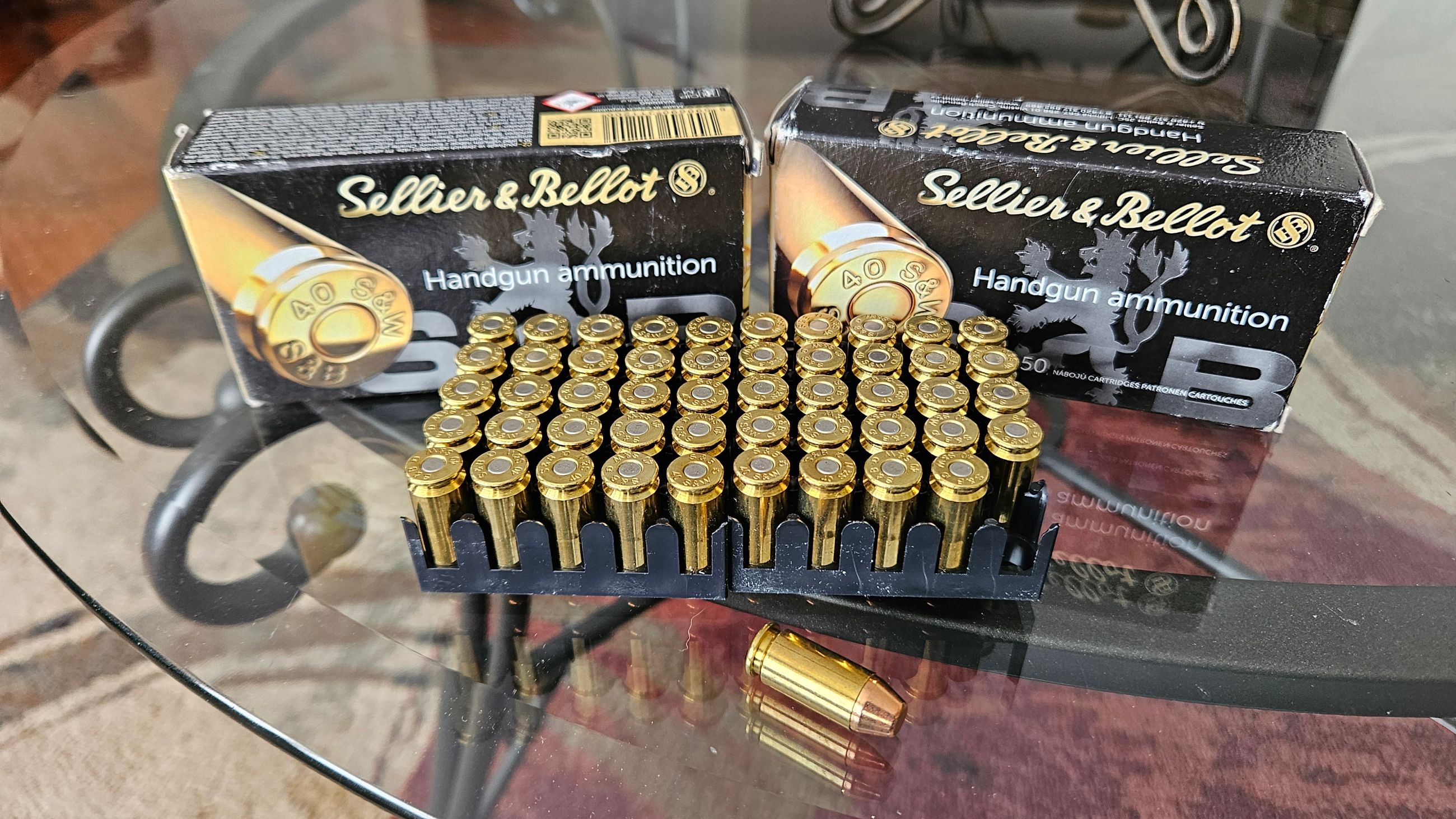 Photo of 40 cal S&W FMJ ammo