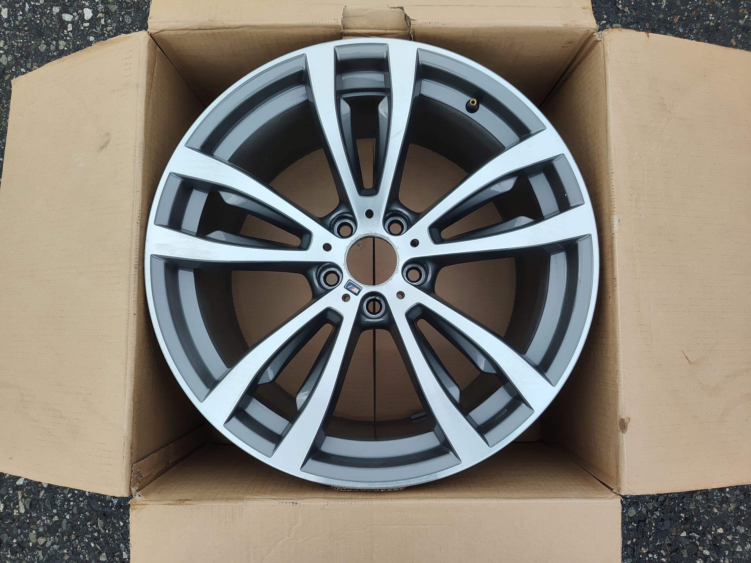 FS: ONE OEM 2014 and up BMW X5 M PERFORMANCE 20inch ALLOY WHEEL - 1 - 1772222594037_IMG_20251118_113619_1