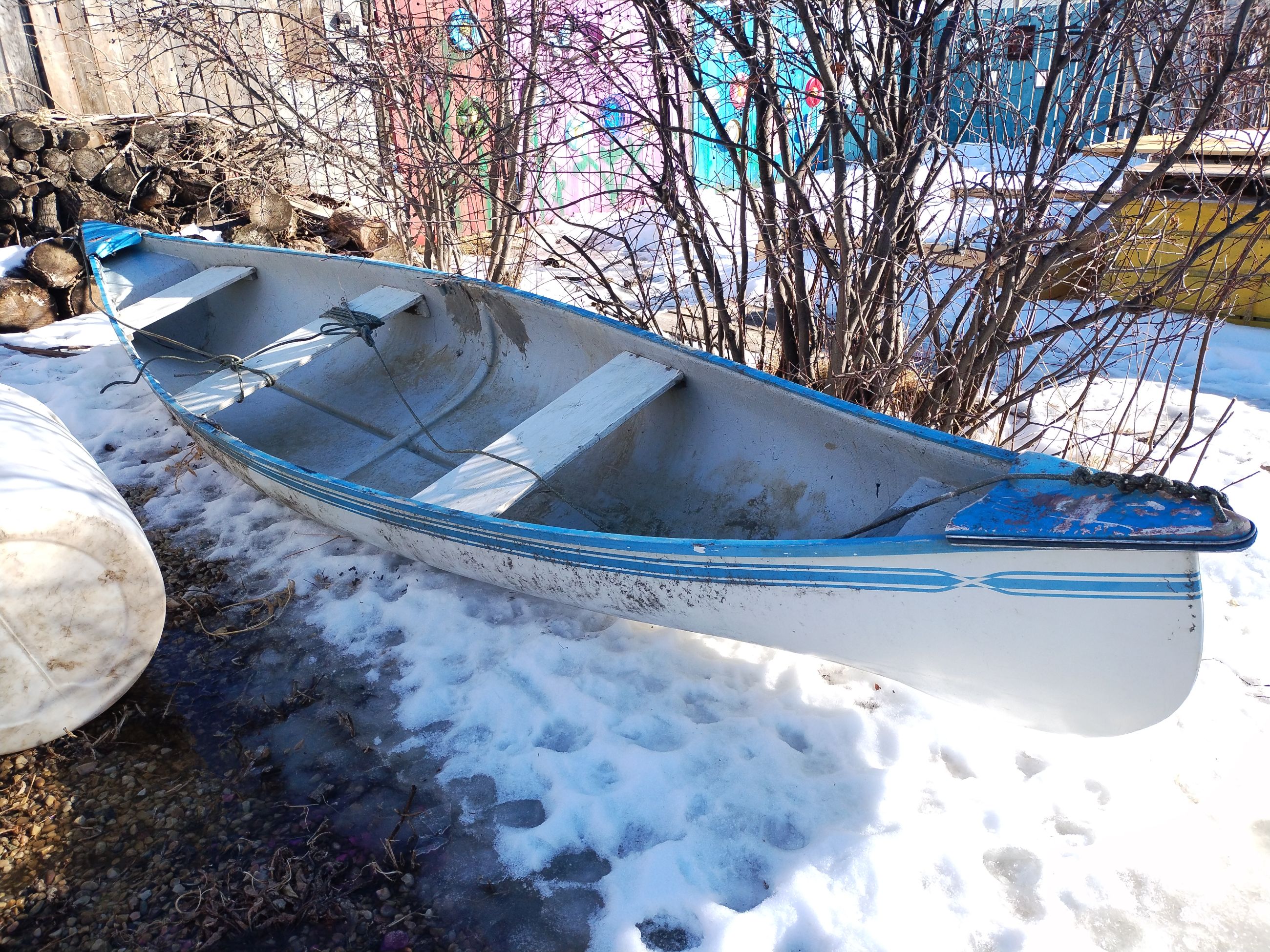 Photo of 16 foot canoe 