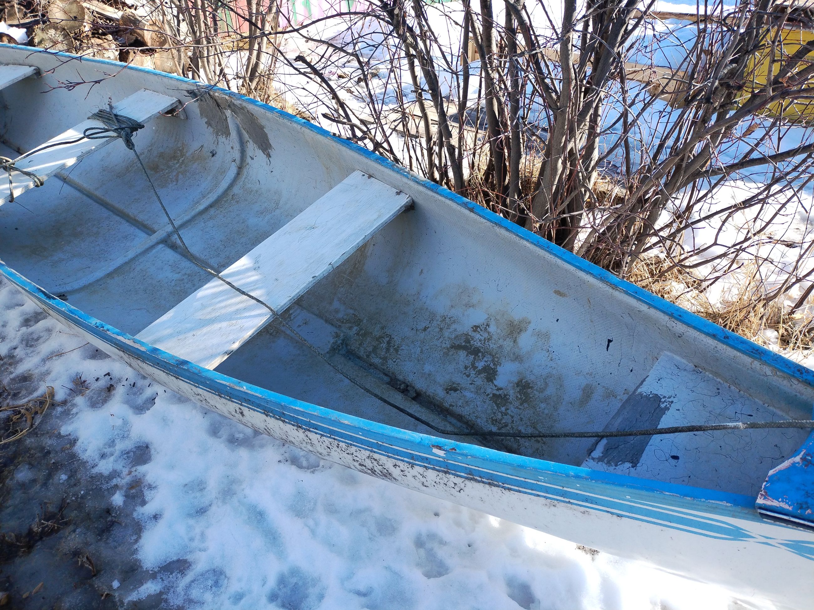 Photo of 16 foot canoe 