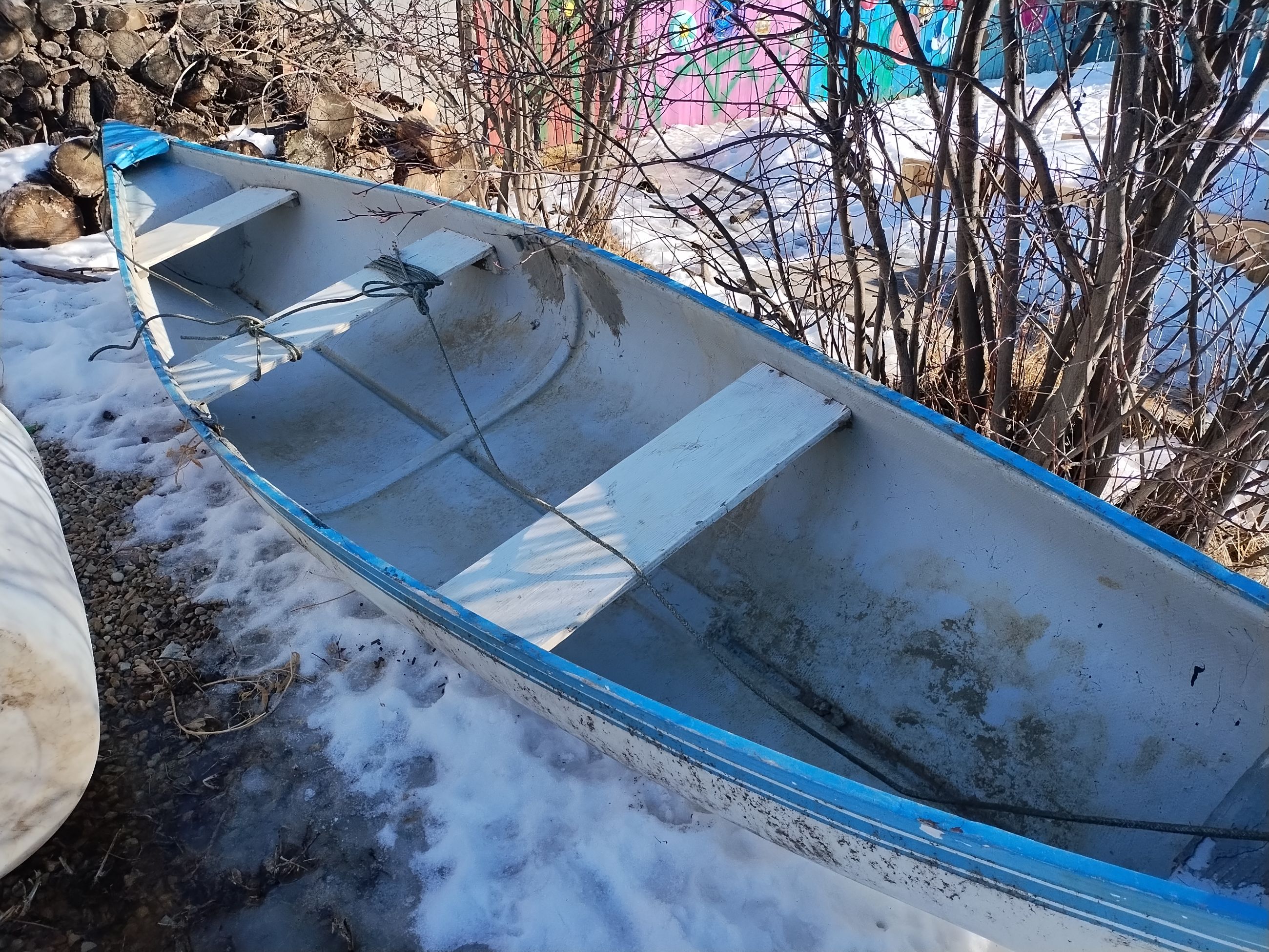 Photo of 16 foot canoe 