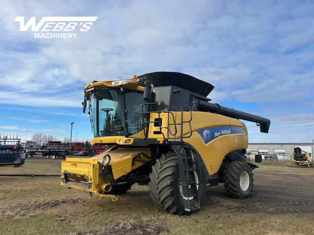 Photo of 2016 New Holland CX8080 Combine