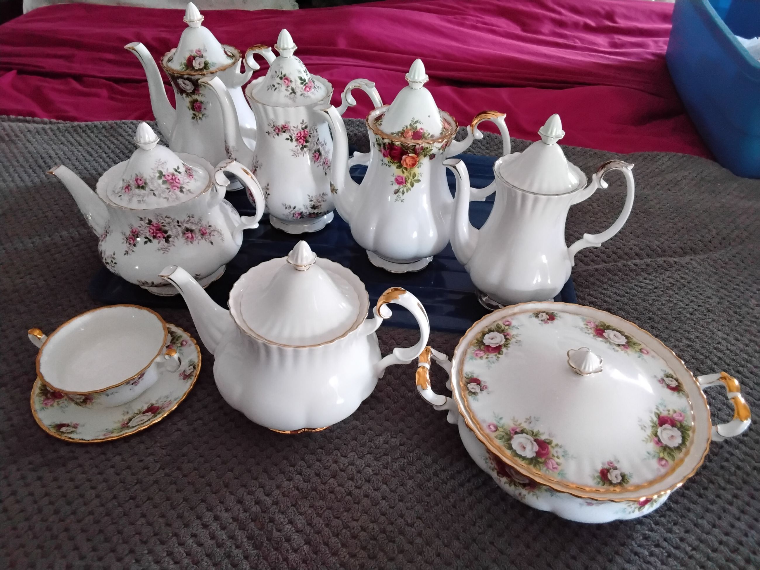 Photo of Royal Albert, Old Country Roses, Val d'or, Lavender Rose, Celebration, Chantilly, teapots and coffeepots
