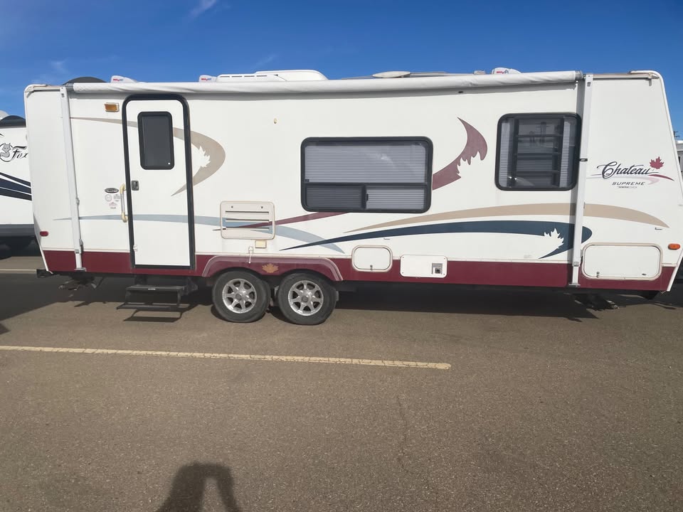Photo of 2008 Chateau Supreme Travel Trailer MADE IN CANADA