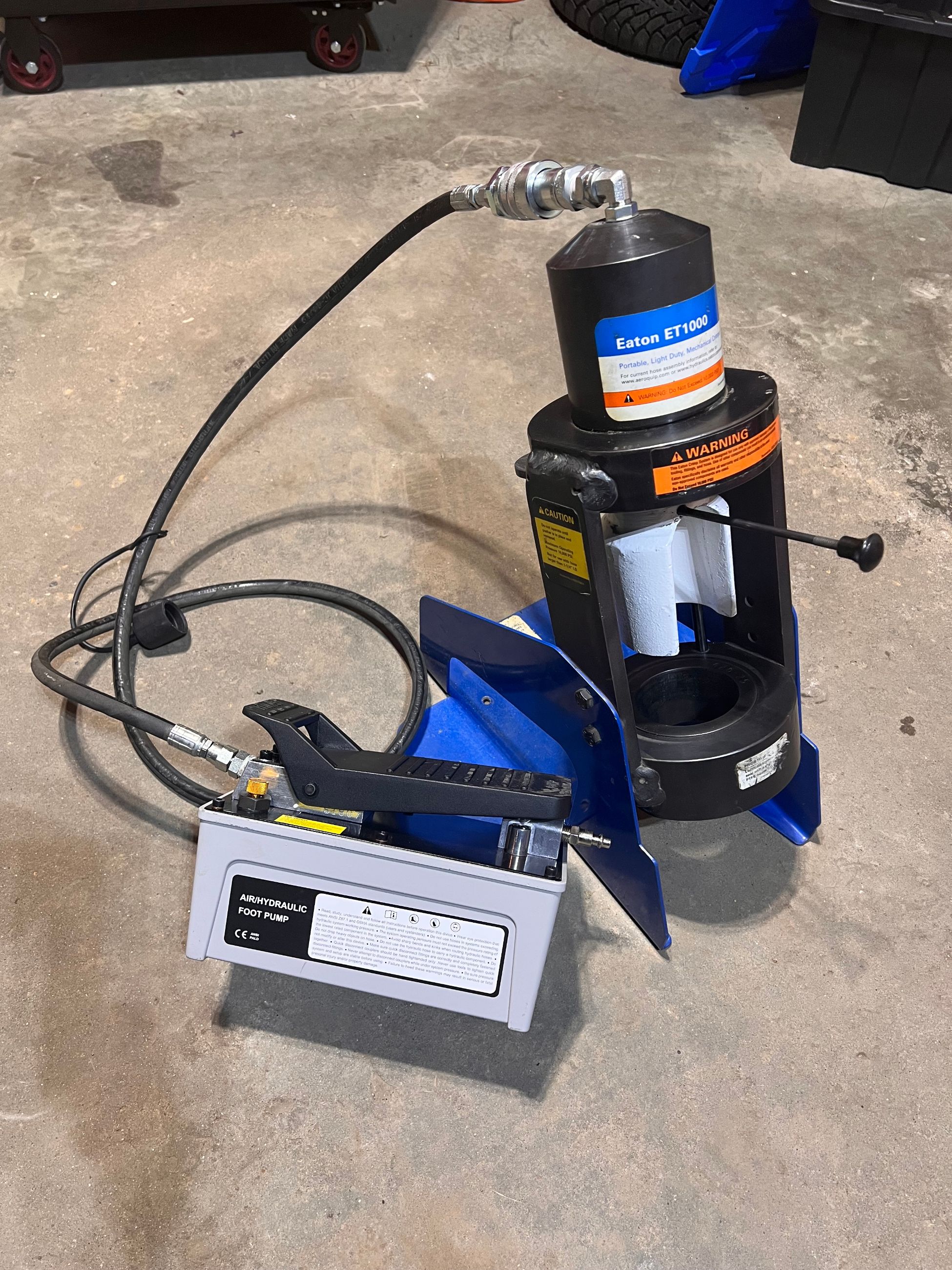 Photo of hydraulic hose crimper