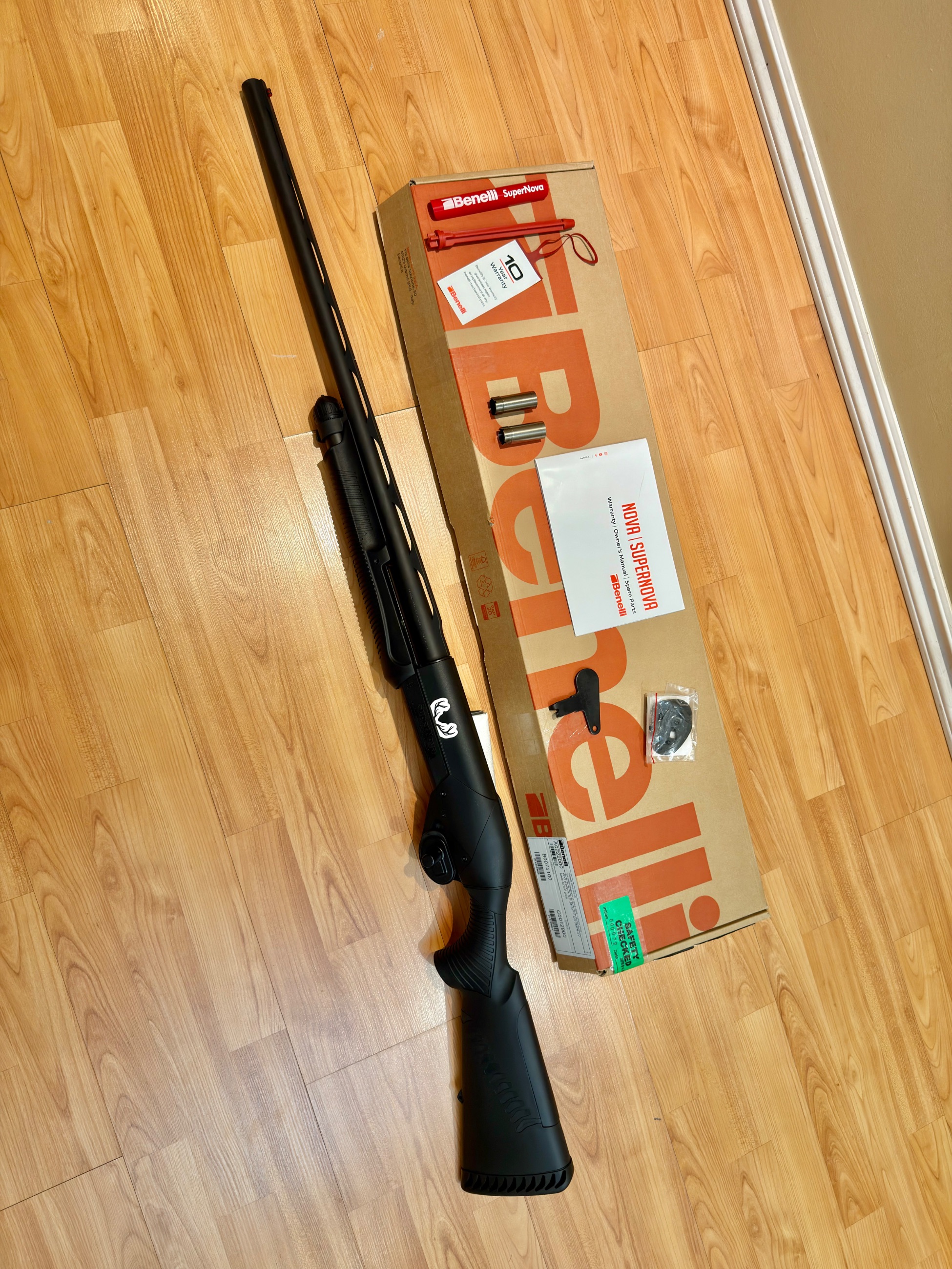 Photo of Benelli SuperNova Pump-Action Shotgun 12-gauge - 28"